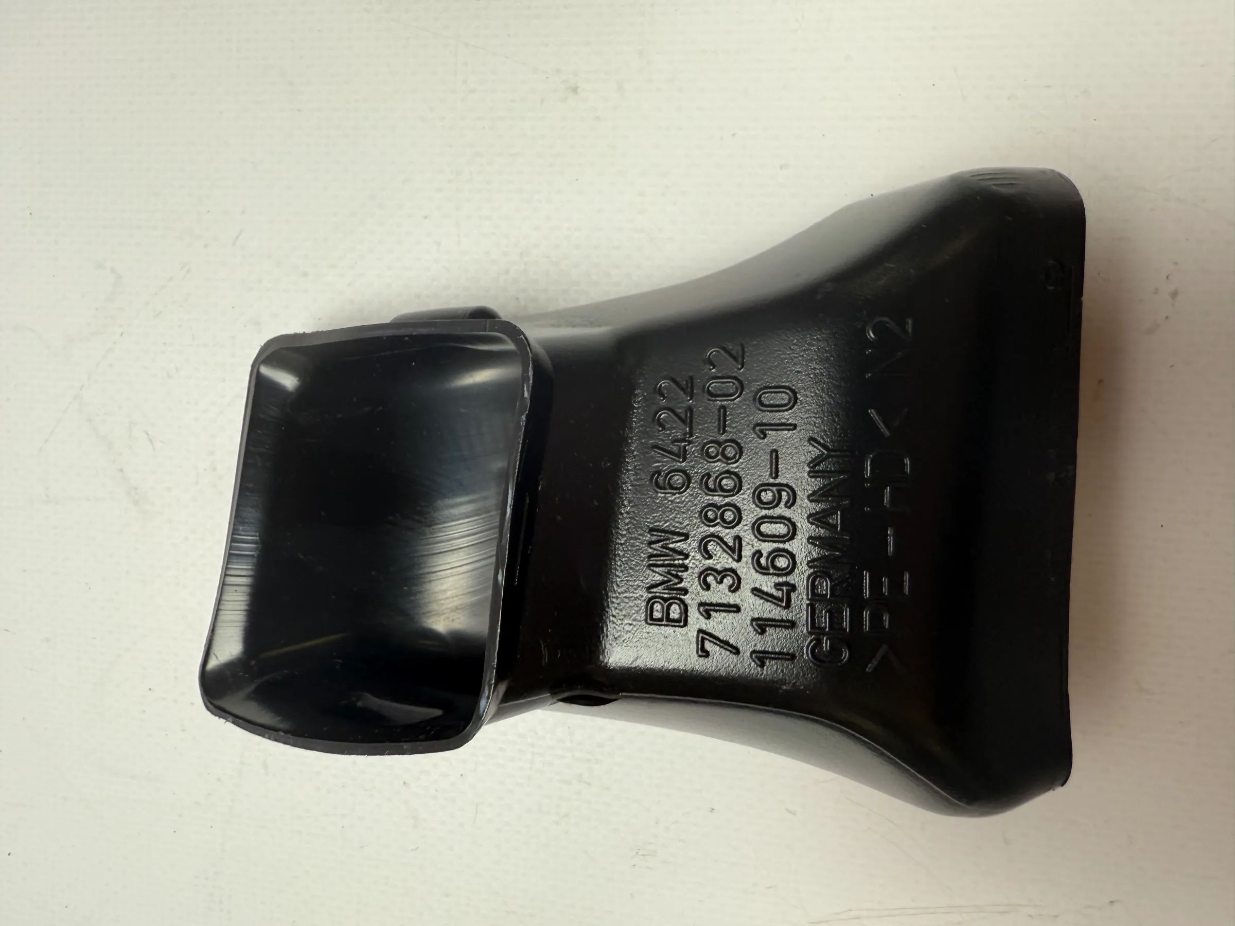 Original BMW 3 Series E90 heating duct air intake pipe 7132868-02 / 114609-10 
