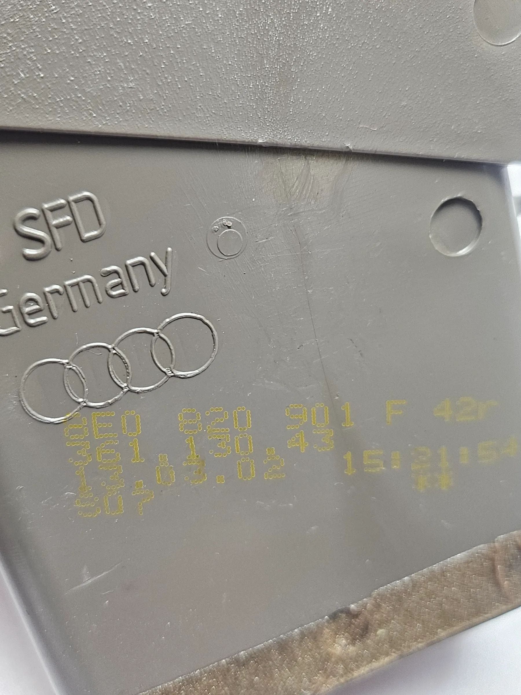 Original Audi A4 B6 B7 8E Buse d’aération gauche 8E0820901F