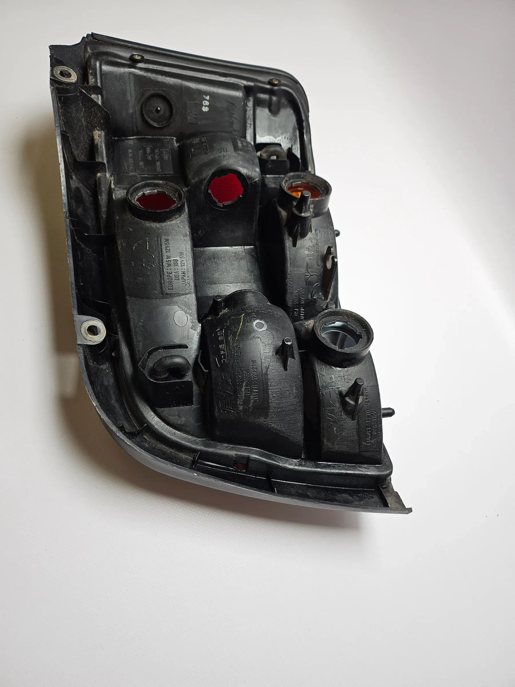 Suzuki Baleno EG achterlicht links KOITO 220-32018, L, 33-08505L, R-1049