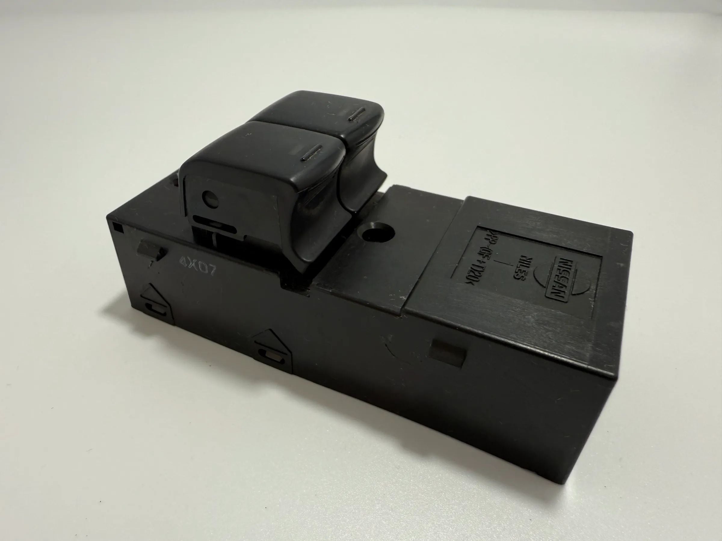 Original Botão Interruptor Elevador de Vidro Nissan Micra III 25401-AX600