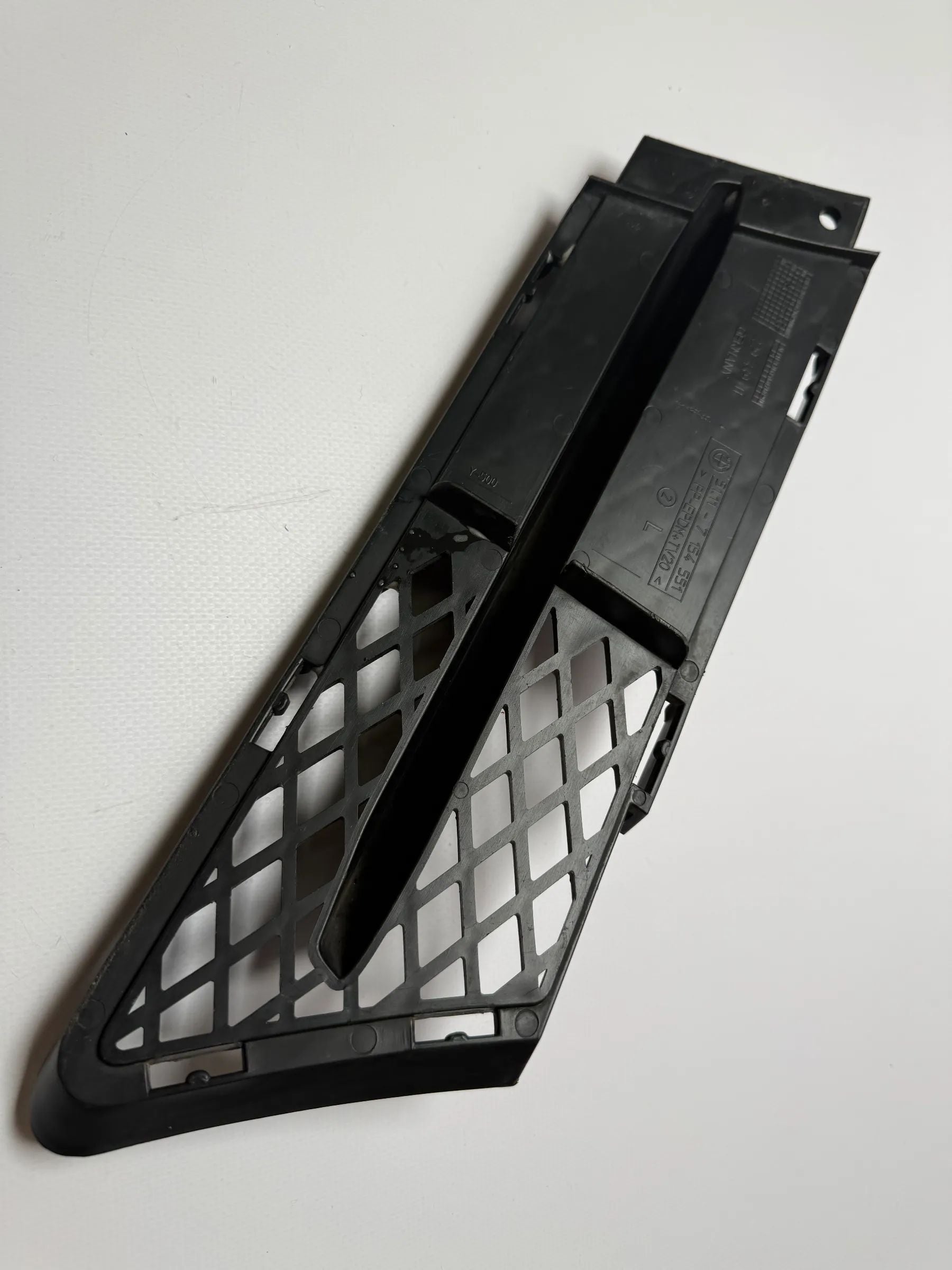 Original BMW 320d DPF E90 / E91 air grille front left / 51117154551 