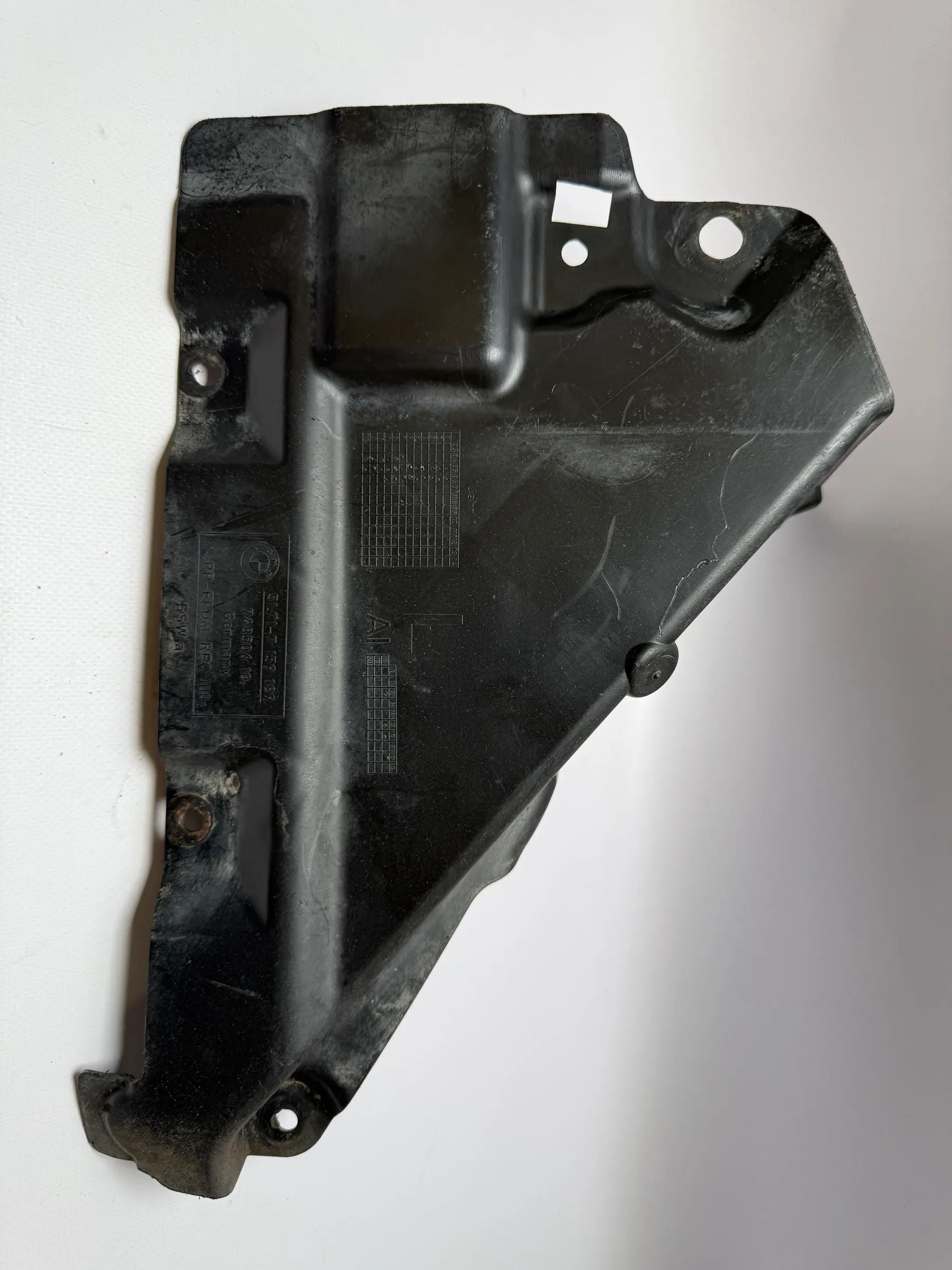 อะไหล่แท้ BMW E91 3er E90 E92 E93 E84 ฝาครอบกันโคลนซ้าย 51717159189