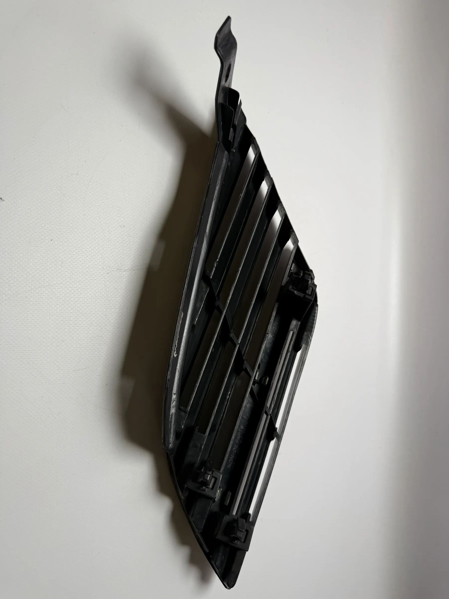 Original NISSAN PRIMERA BERLINA Kühlergrill Stoßstange DS0723601