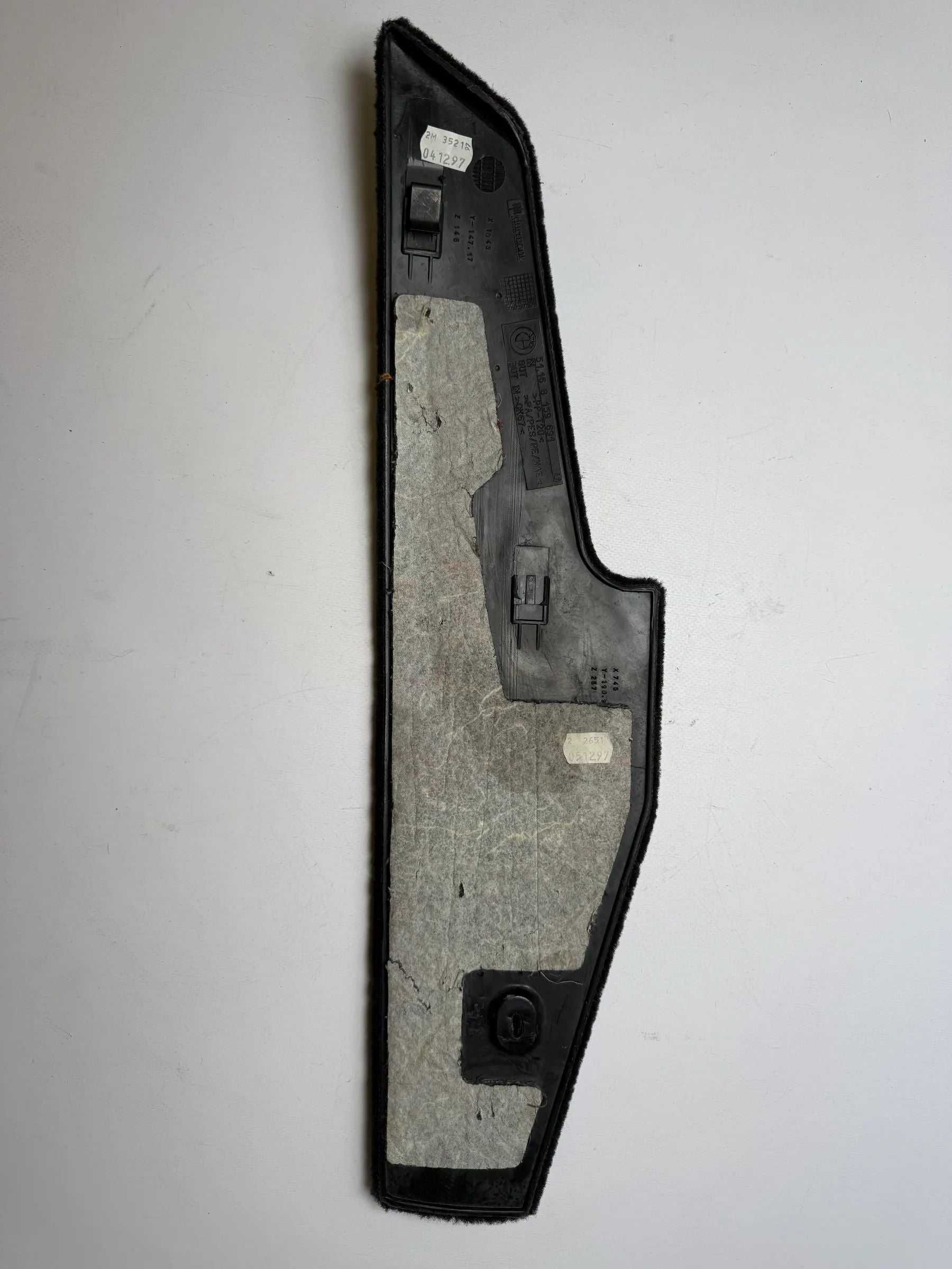 Oryginalna osłona konsoli środkowej dywanik lewy BMW 5er E39 8159691