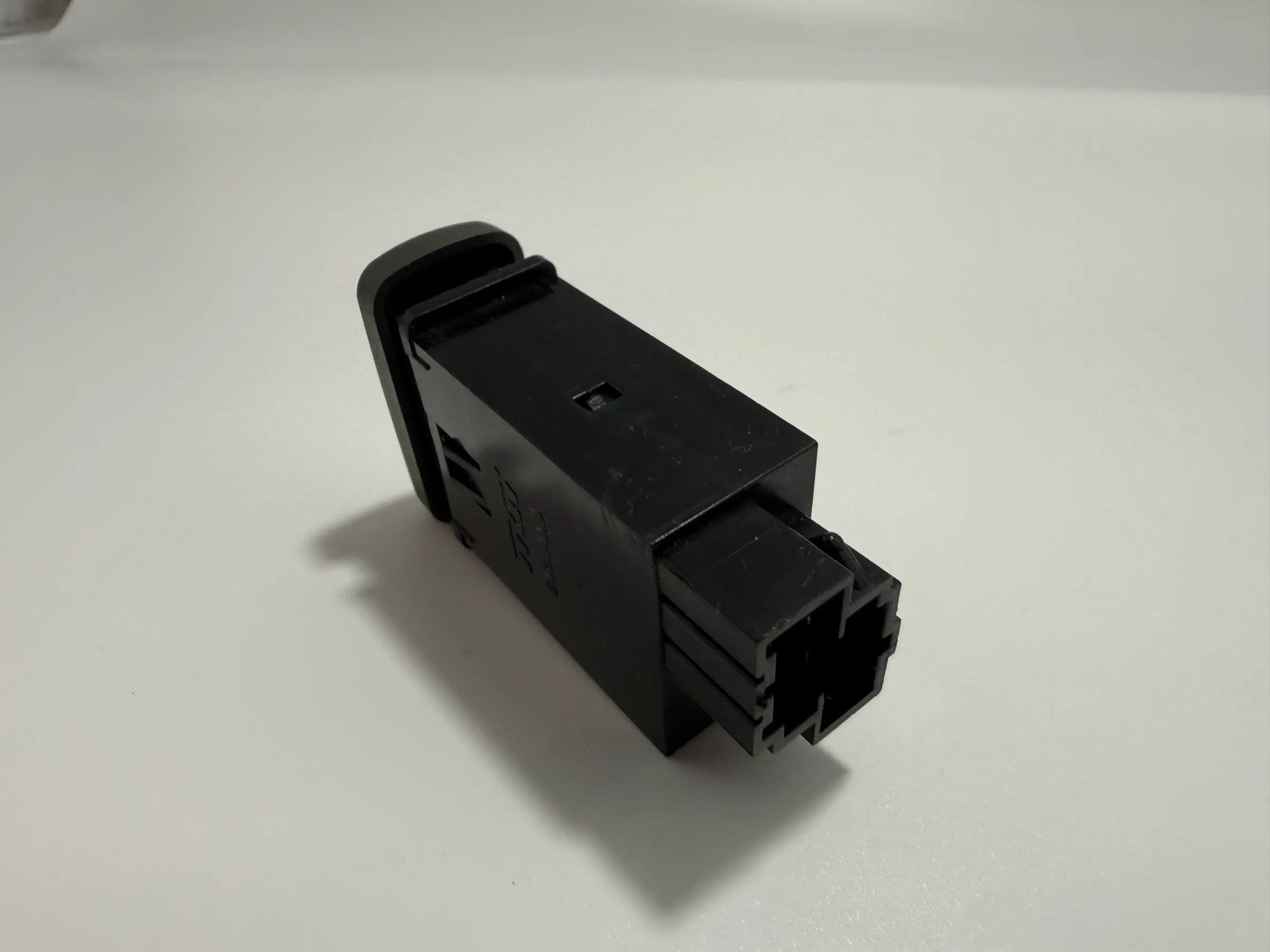 อะไหล่แท้ Volvo V40 S40 ปุ่มสวิตช์วิทยุด้านหน้าซ้าย TRW 30864281