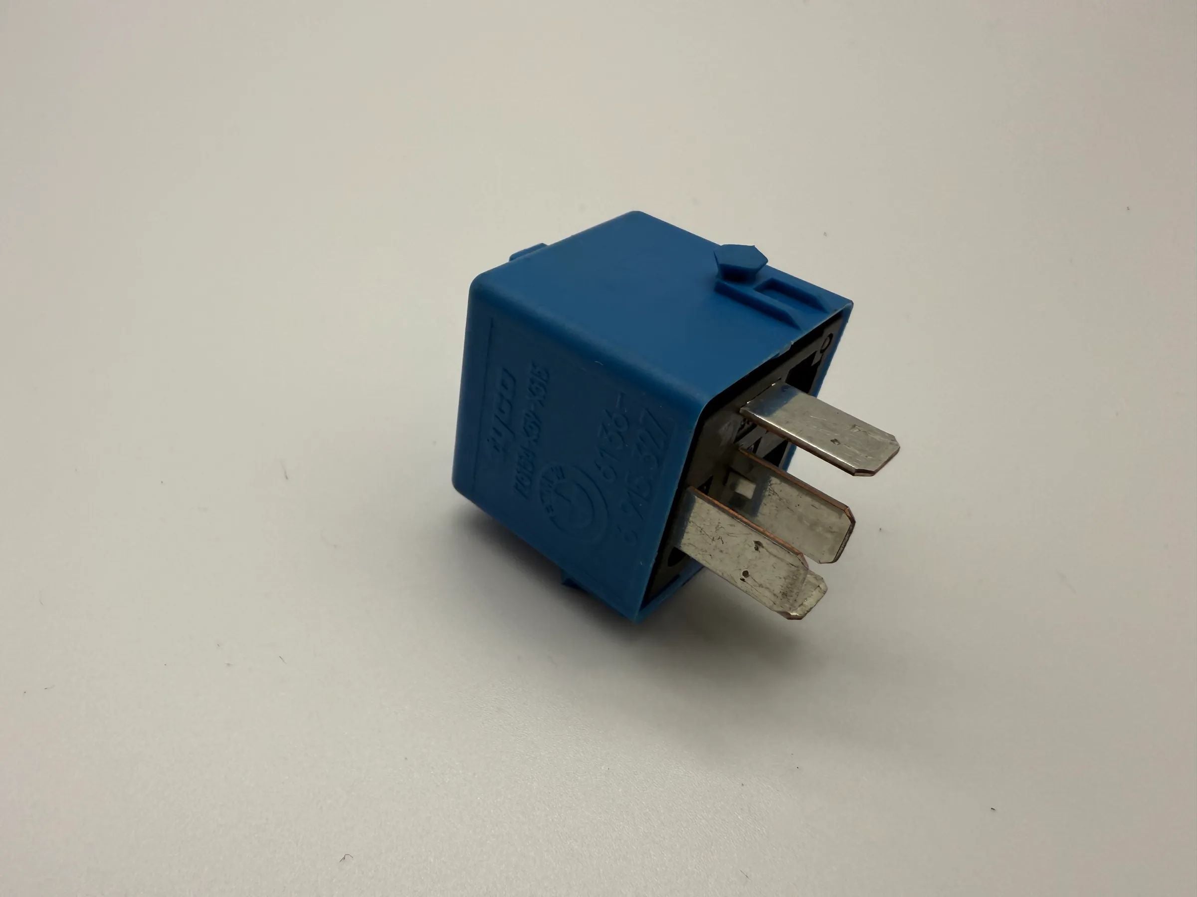 Oryginalne przekaźnik wielofunkcyjny BMW E81/87 F20/21 E46 E90 61366915327