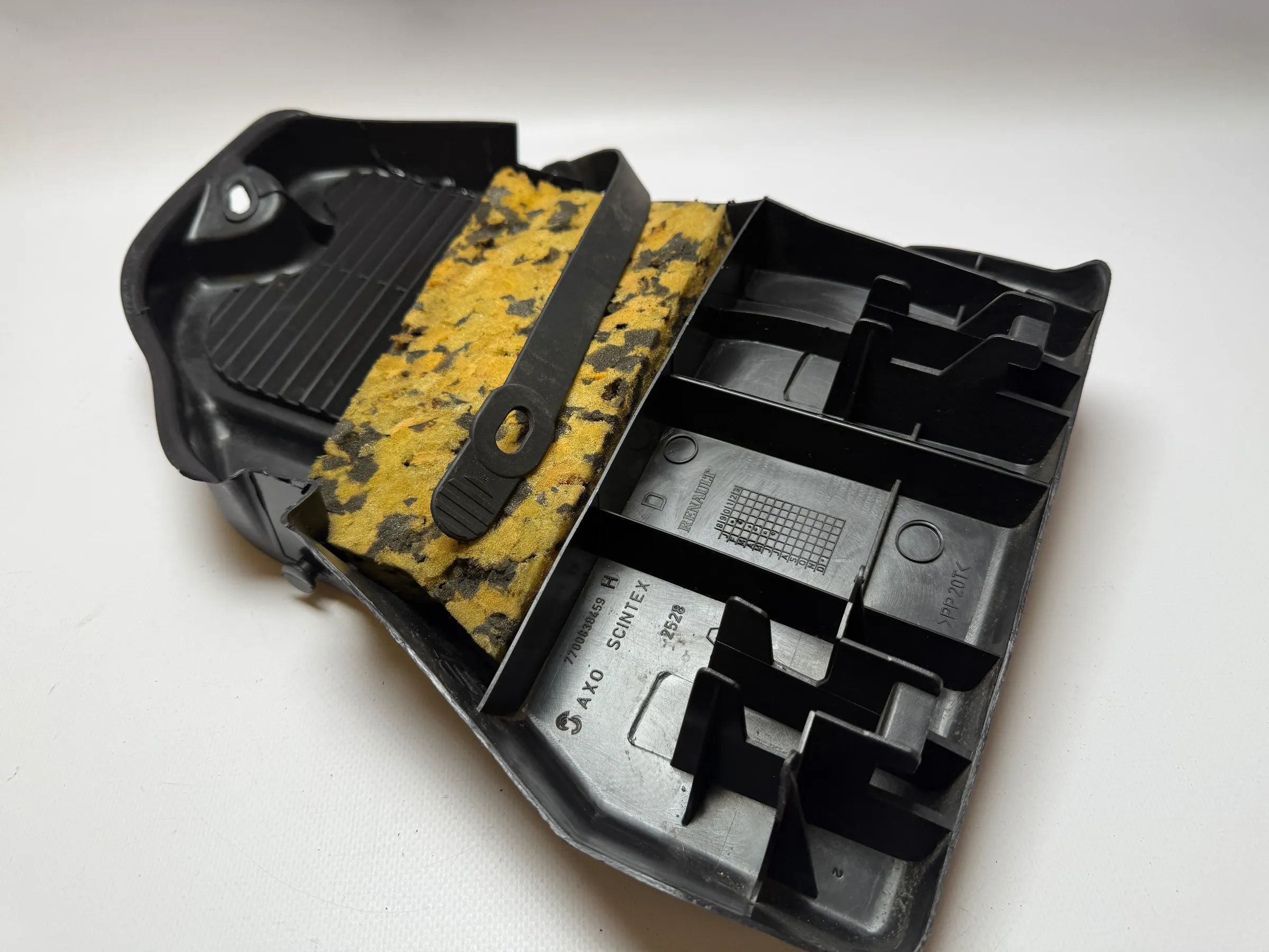 Cubierta original Renault Megane embellecedor luz trasera maletero 7700838459