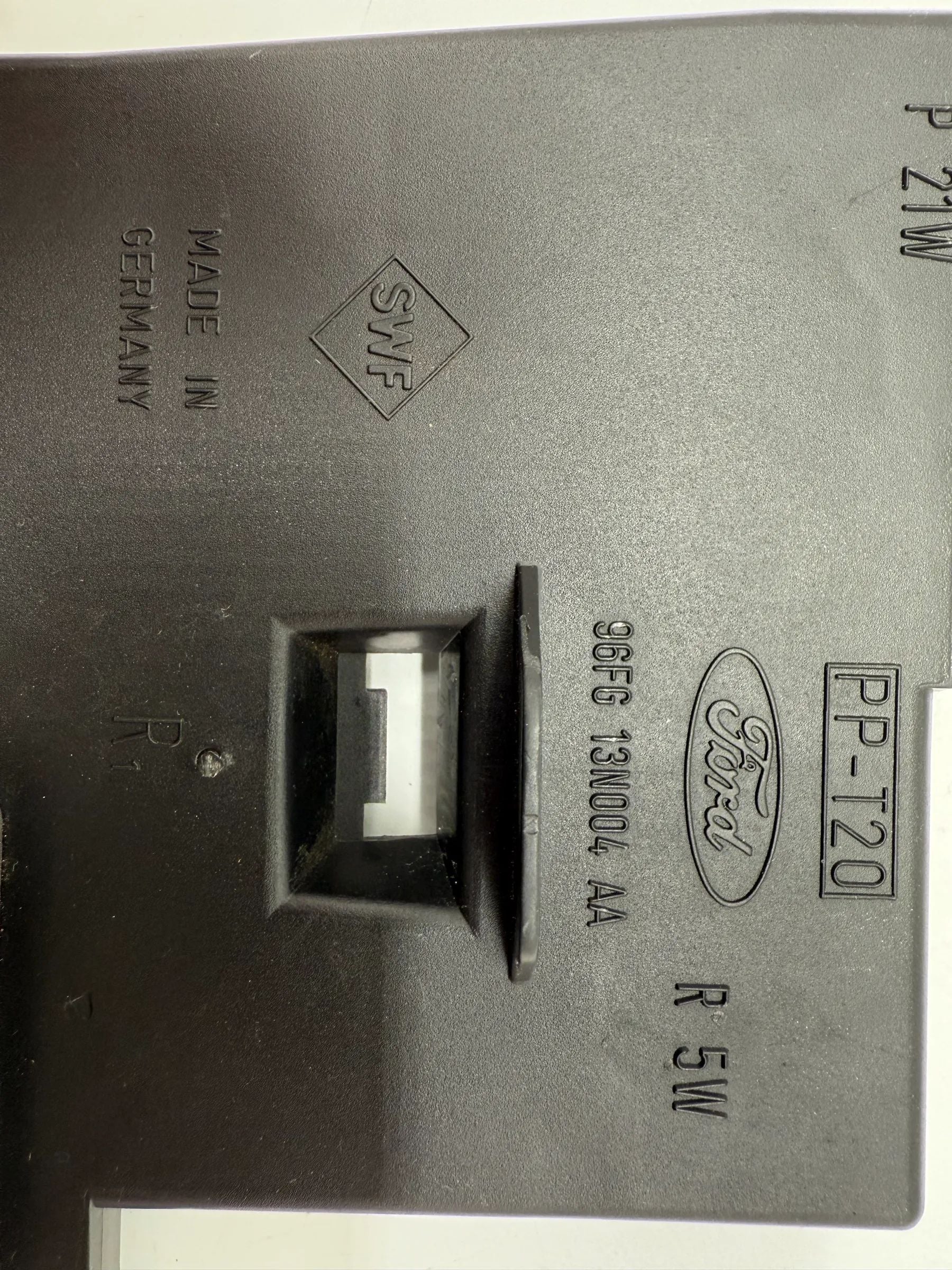 フォード フィエスタ JAS JBS 96FG13N004 純正左リアランプブラケット