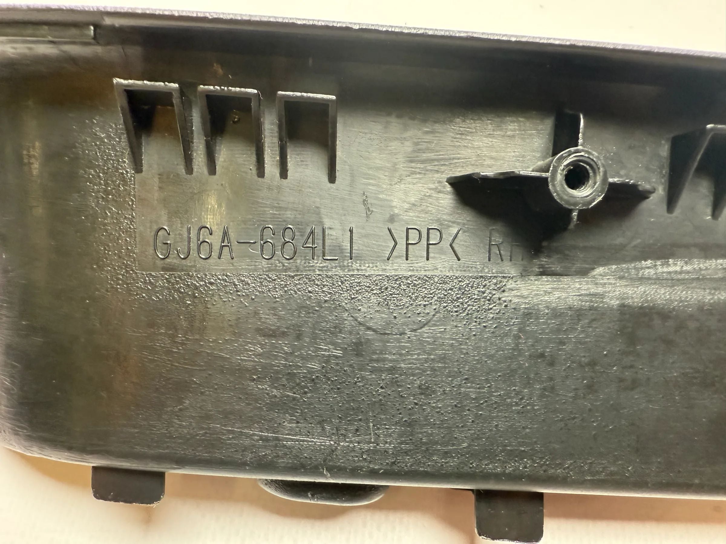 Original Mazda 6 (GY, GG) Moldura Interruptor Elevalunas Derecho GJ6A-684L1