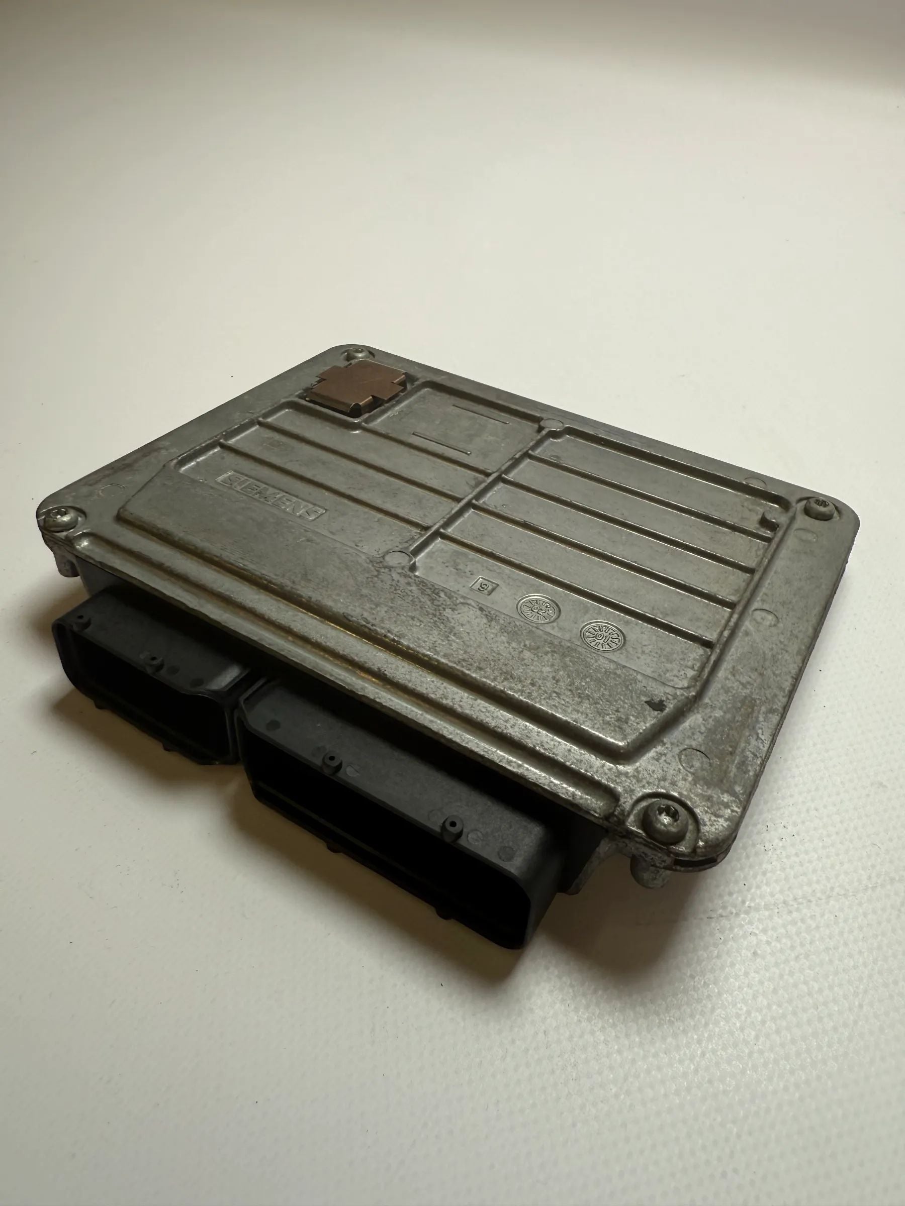 อะไหล่แท้ VW Polo 9N 1.2 กล่องควบคุมเครื่องยนต์ 03D906032C - 5WP40124