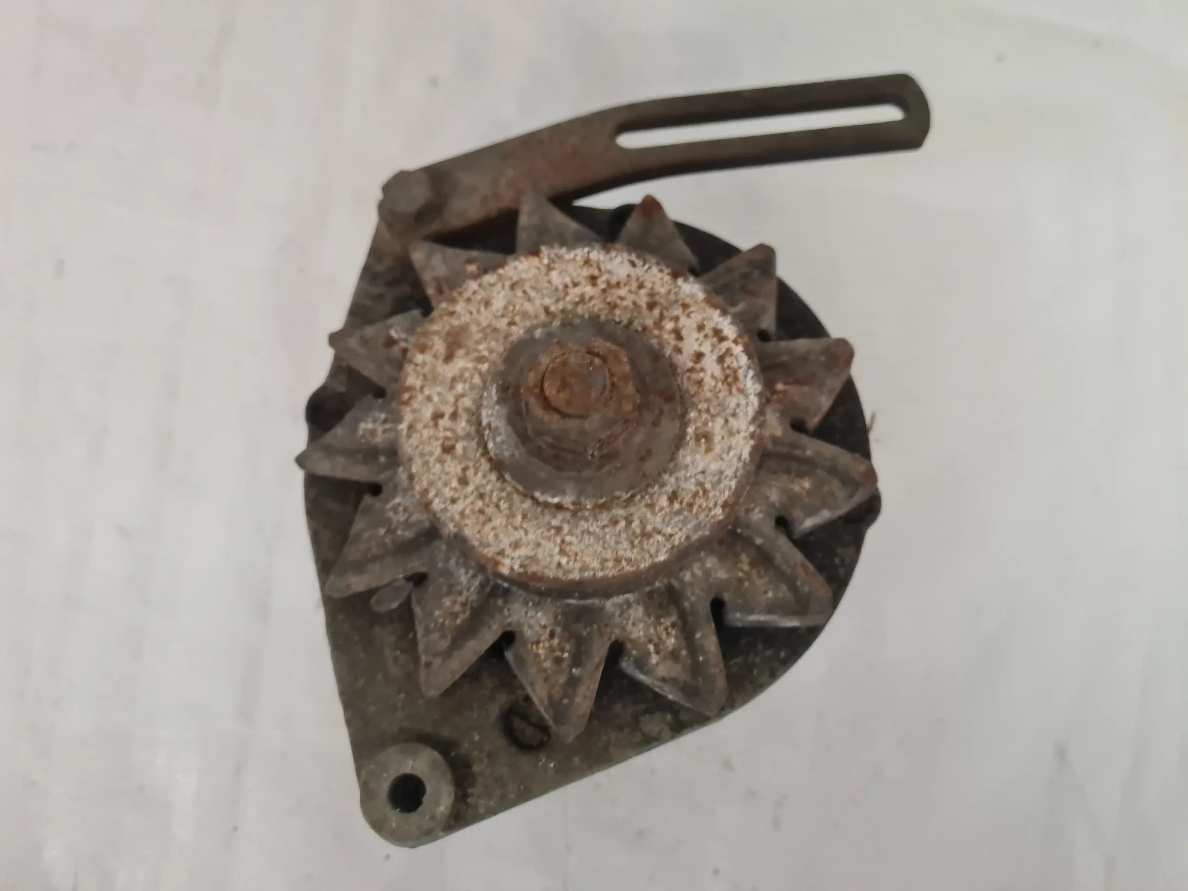 Original Bosch Lichtmaschine Generator Oldtimer 0120489605 / 0192052004