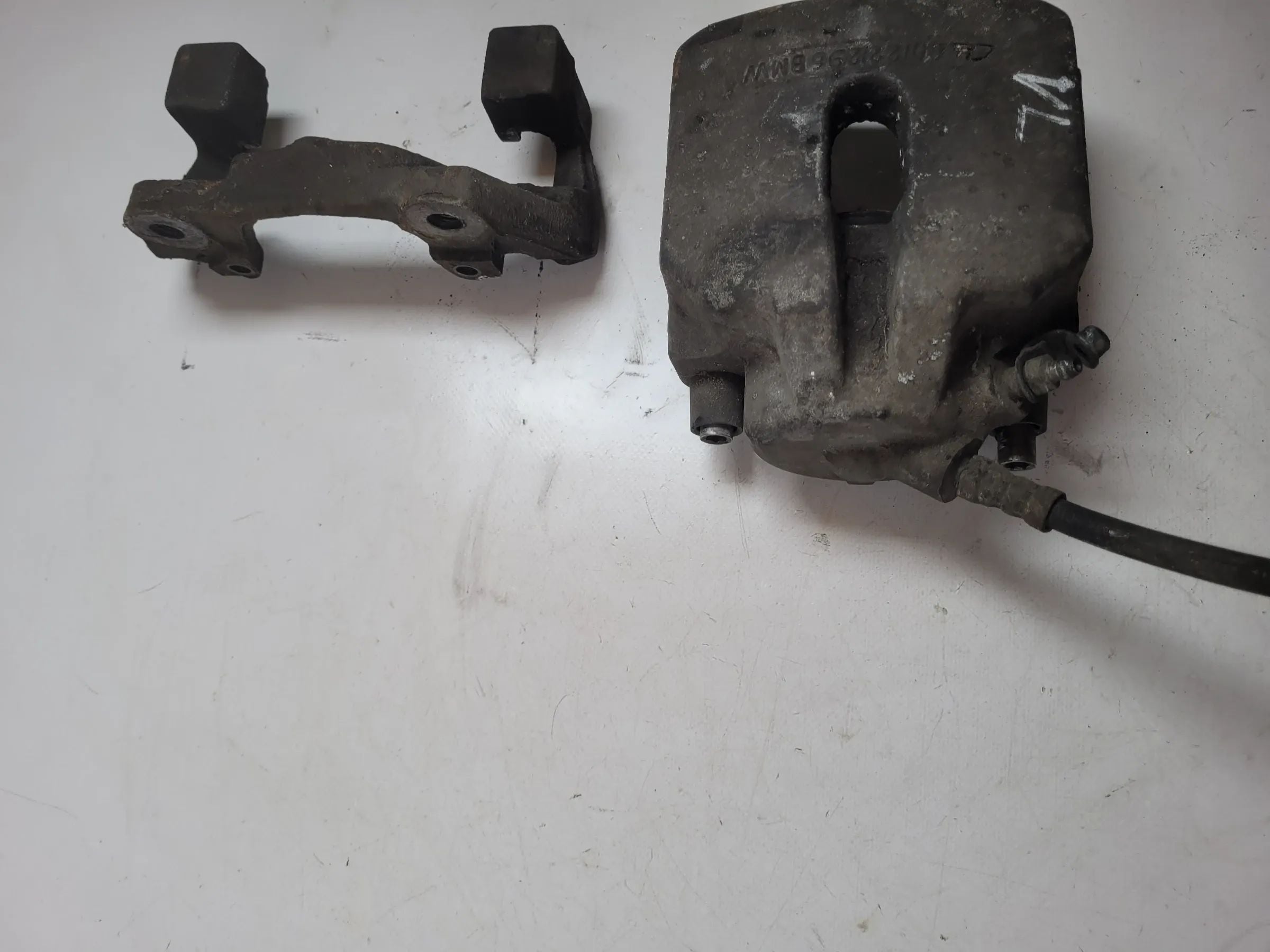 Original BMW 5er E39 Bremssattel Vorne Links 60/22/296