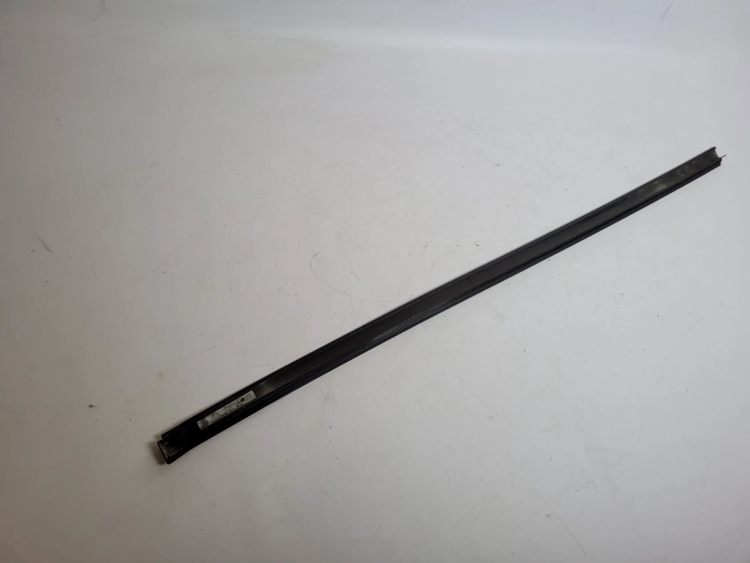 Original Mercedes C-Klasse (CL203) Leiste Wasserabweiser Links A2036908762