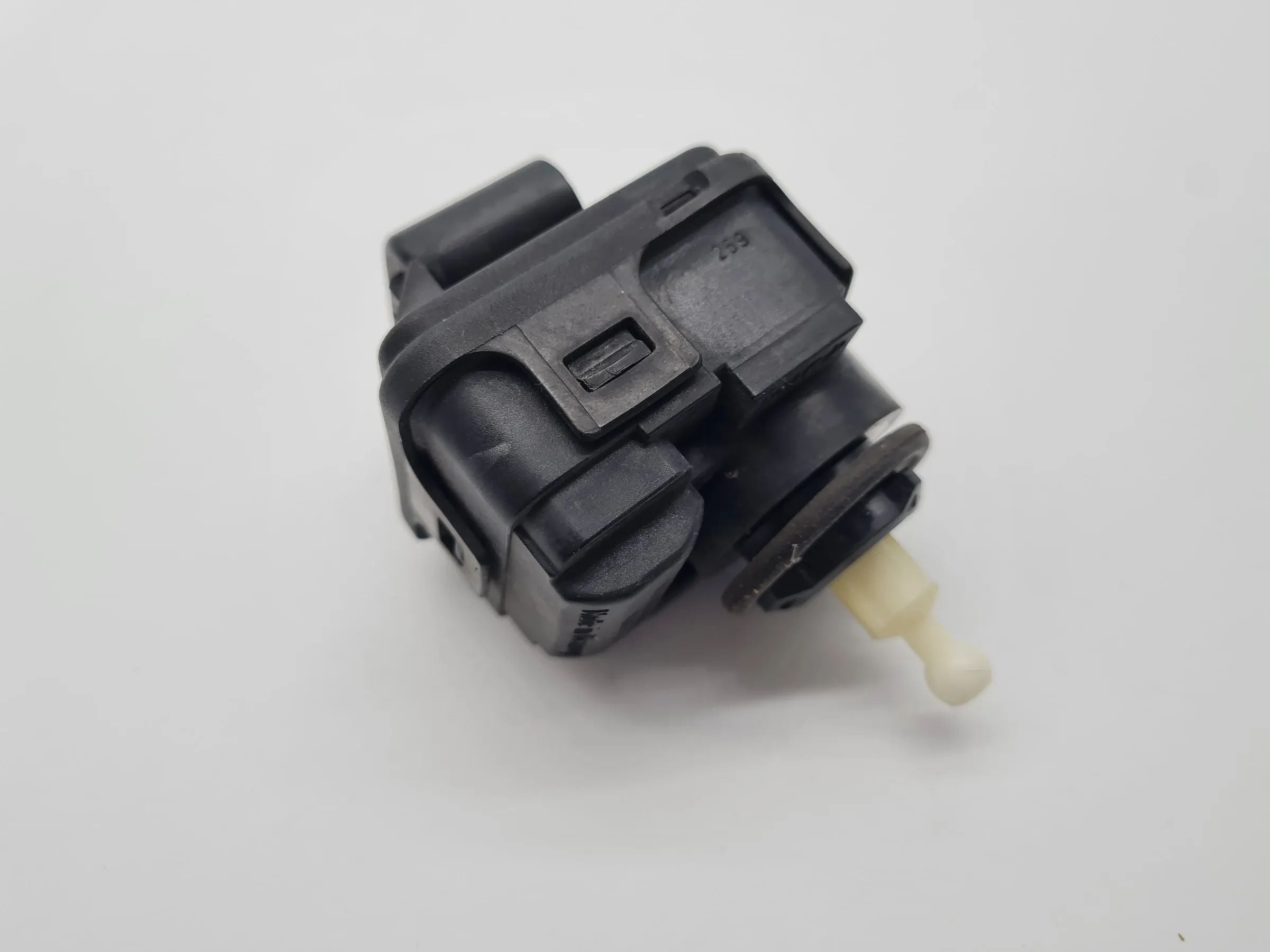 Original Audi A 3 (8L) Stellmotor Scheinwerfer LWR L/R 8L0941295 / 007 282-13