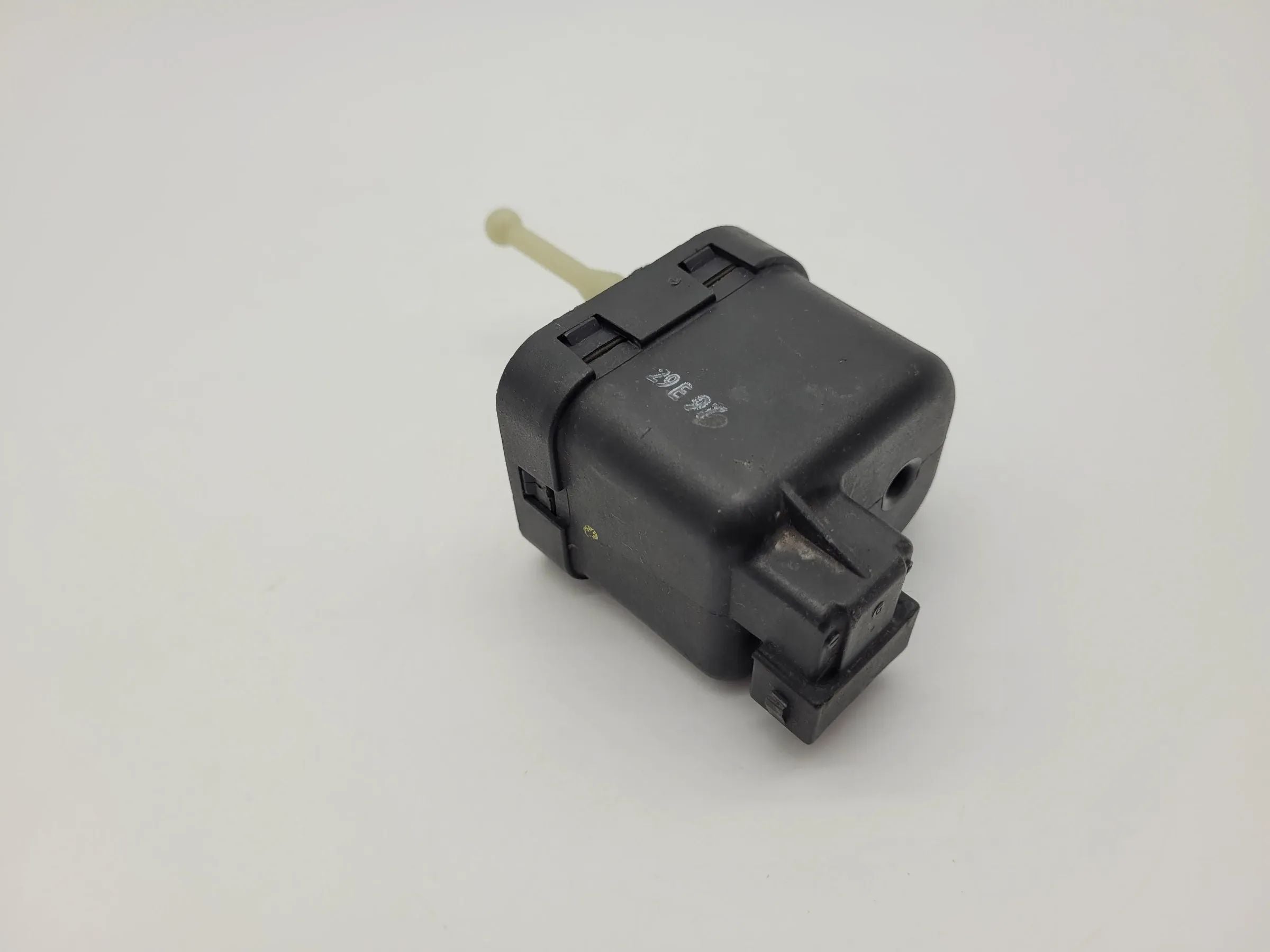 VW/Seat Ibiza II /Cordoba +Mehr Stellmotor LWR L/R 6K5941295