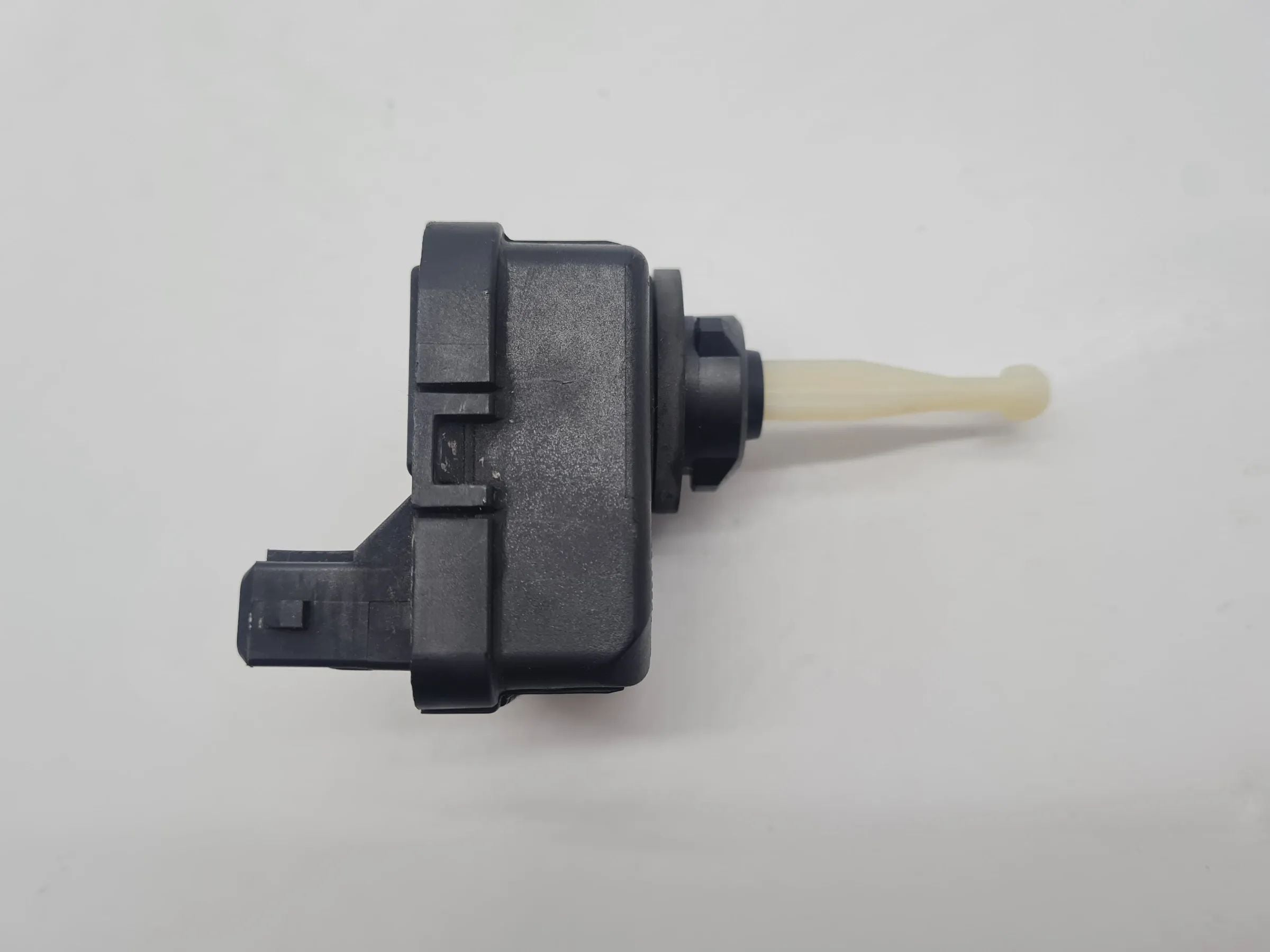 Original Audi A4 (8D2/8D5/B5) Scheinwerfer Stellmotor LWR L/R 4D0941295