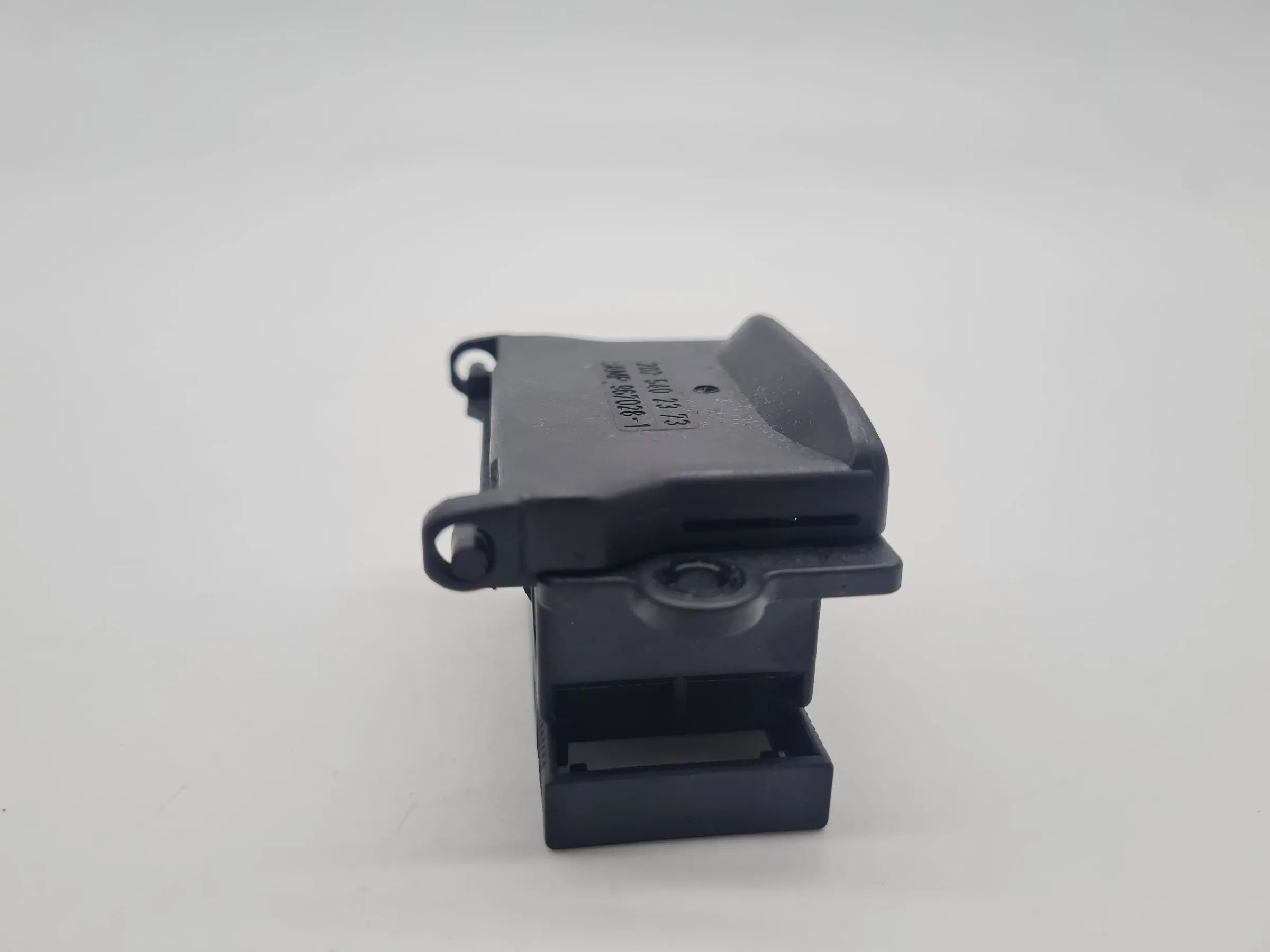 Original Mercedes-Benz C-Klasse OBD Diagnose Steckdose Buchse L A2025402373