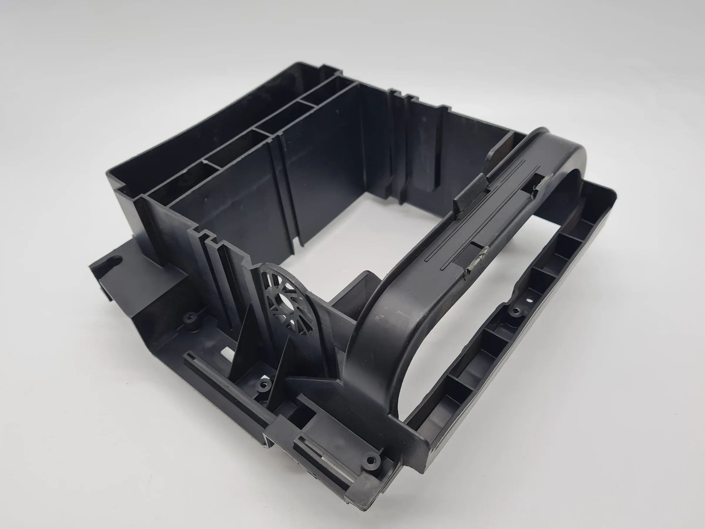 Original Mercedes-Benz C-Klasse (W203) Radioschacht Einbaurahmen A2036800878