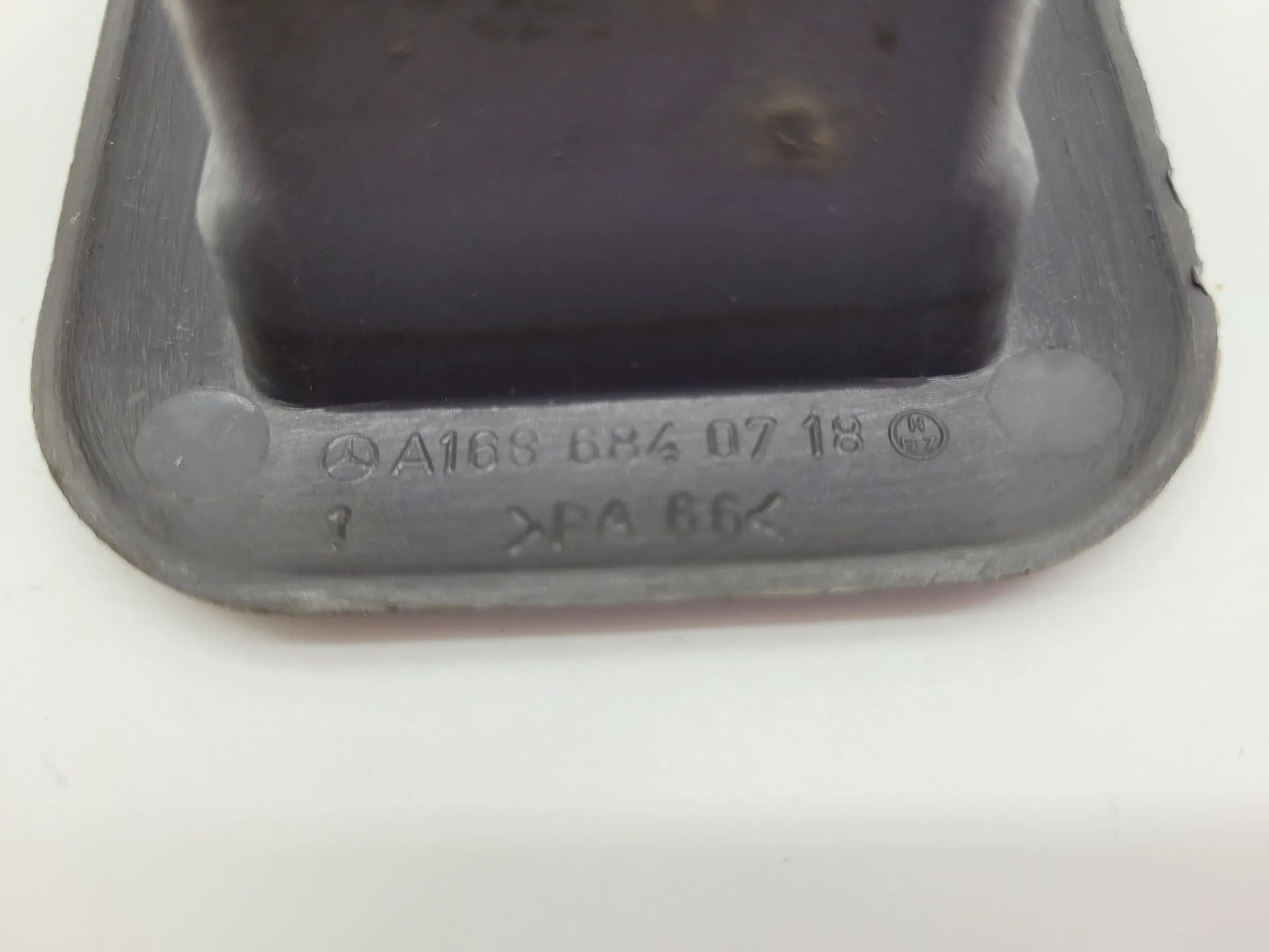 Original Mercedes Benz A-Klasse W168 Sitzbefestigung Abdeckung A1686840718