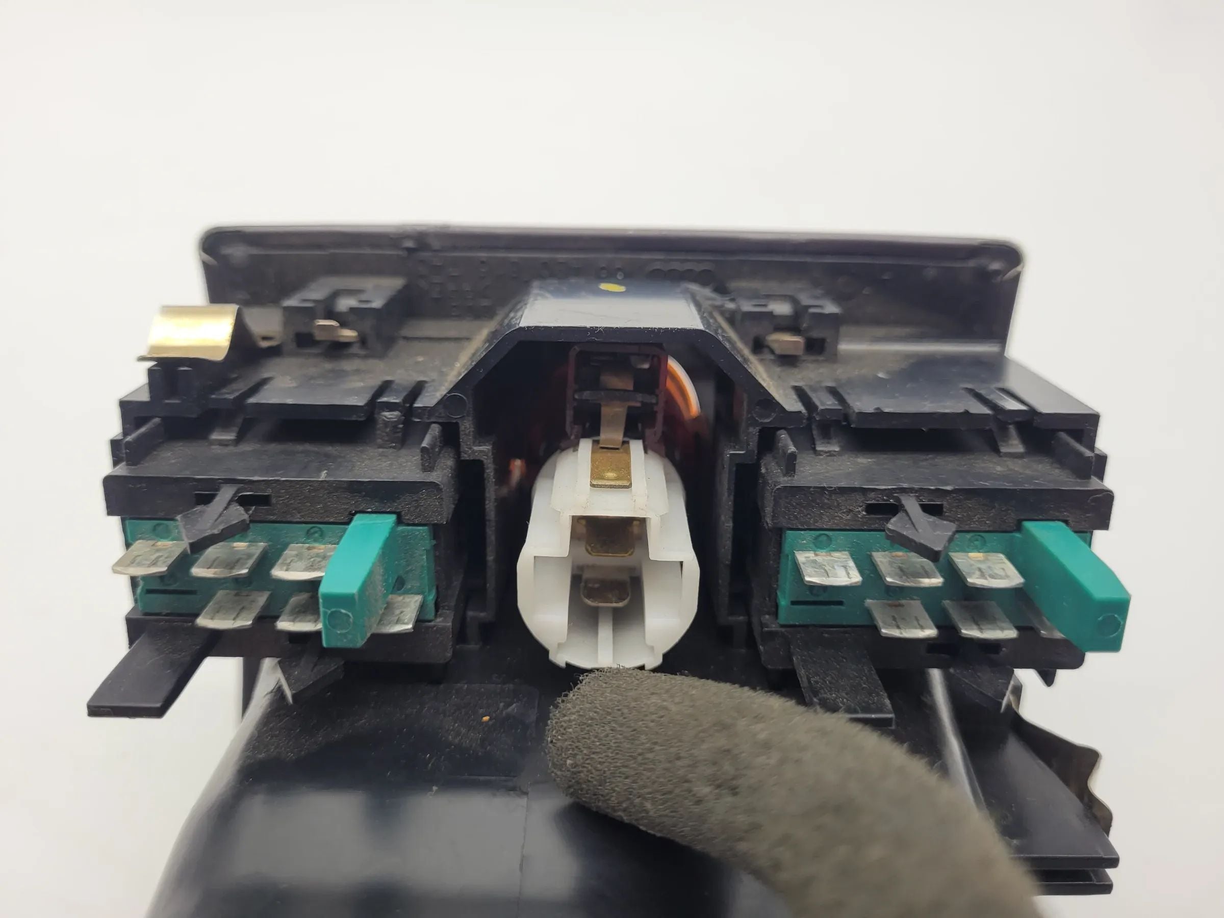 Original Audi A6 (4B) Lüftungsgitter Sitzheizung & Anzünder Hinten 4B0819203