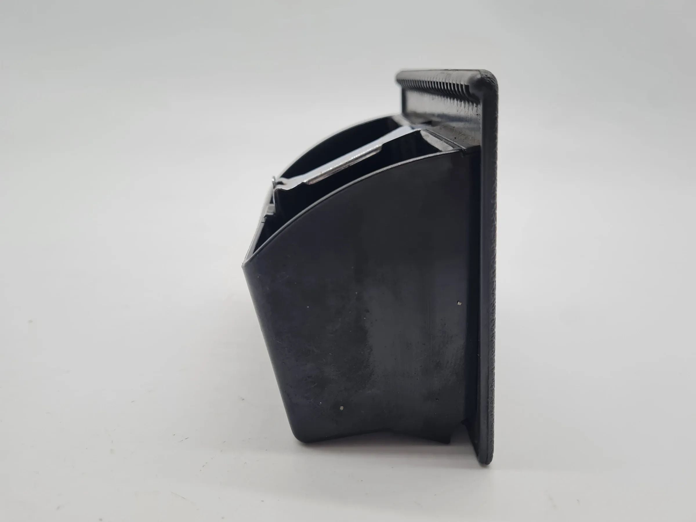 Original Mercedes-Benz C-Klasse (W203) Aschenbecher A2038100430