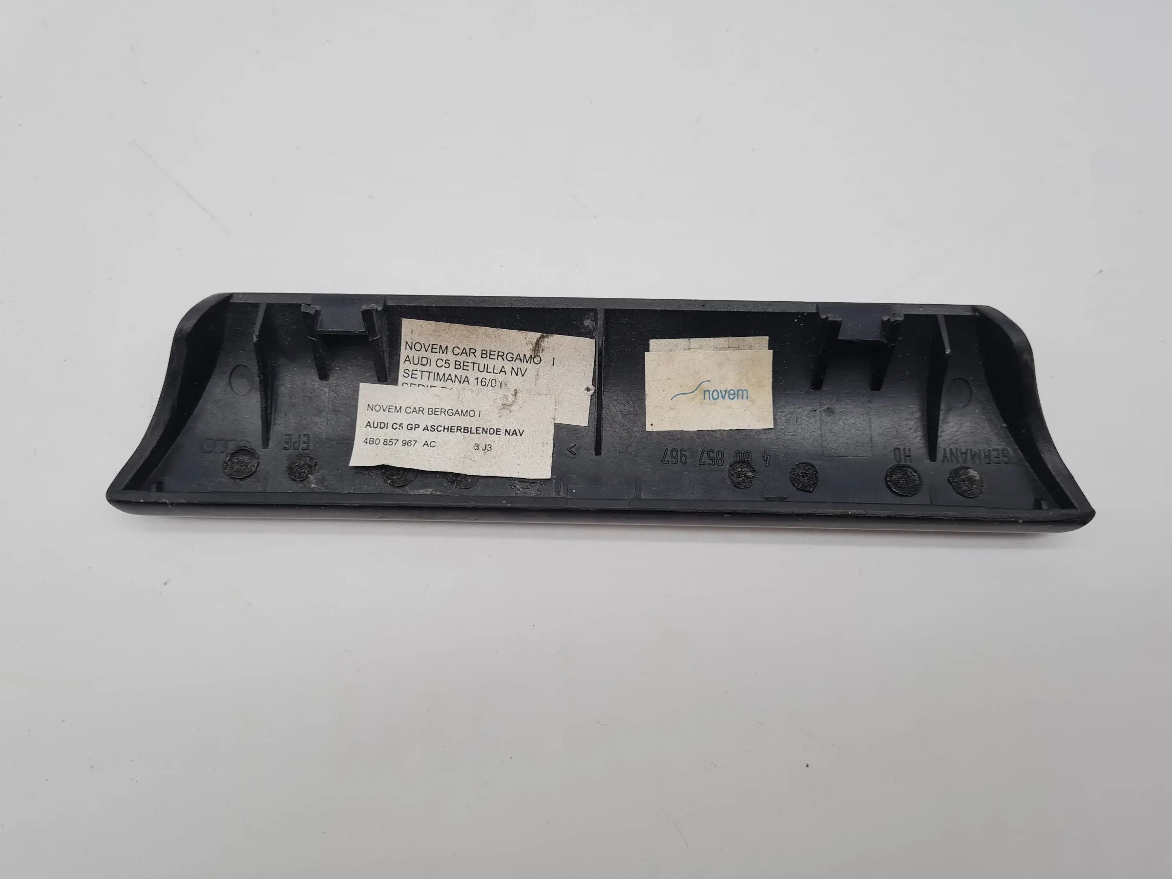 Original Audi A6 (4B) Dekorleiste / Zierleiste Aschenbecher 4B0857967