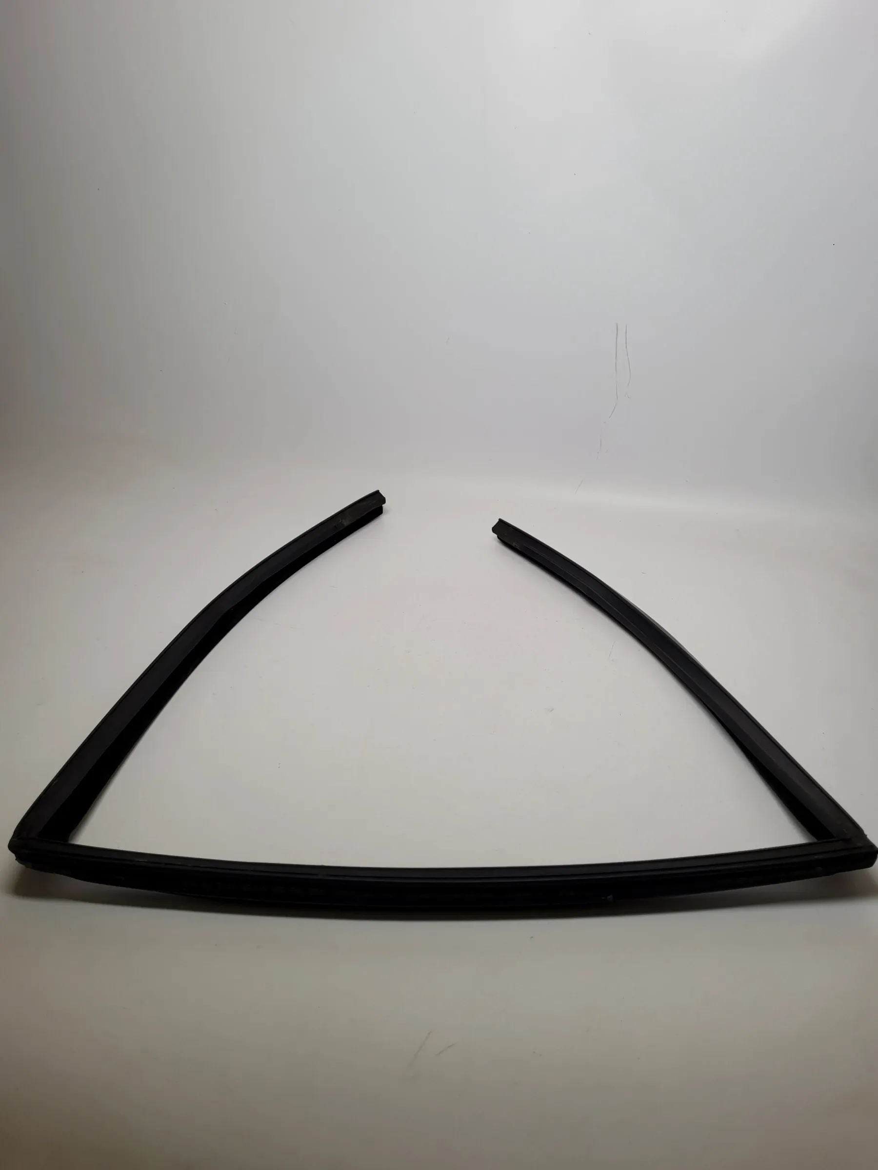 Original BMW X5 (E53) Gummidichtung Fenster Vorne Links 8402527