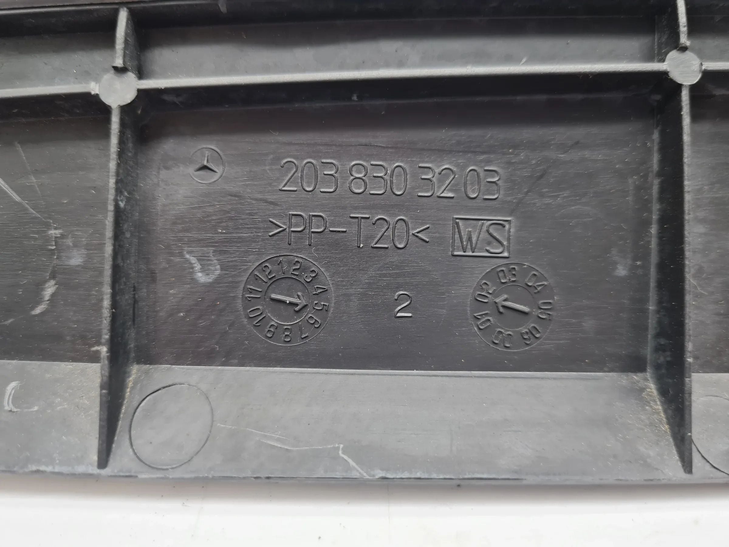 Original Mercedes-Benz C-Klasse (W203) Gehäuseteil Staubfilter A2038303203