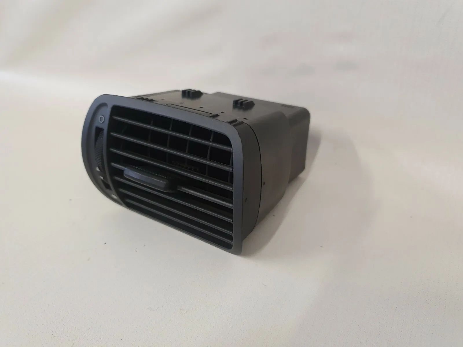 Original Audi A3 8L 3-door air vent nozzle front left 8L0820901 