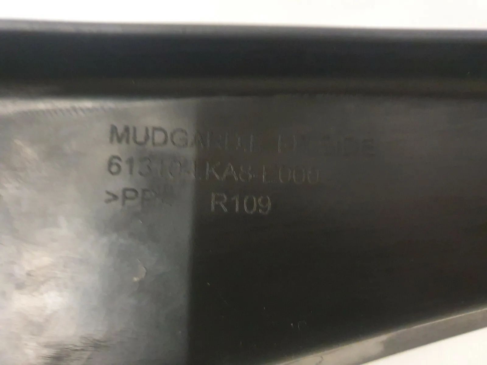 Оригинальная накладка расширения переднего левого крыла Quad Кимко 500 MXU 61310-LKA8-E000