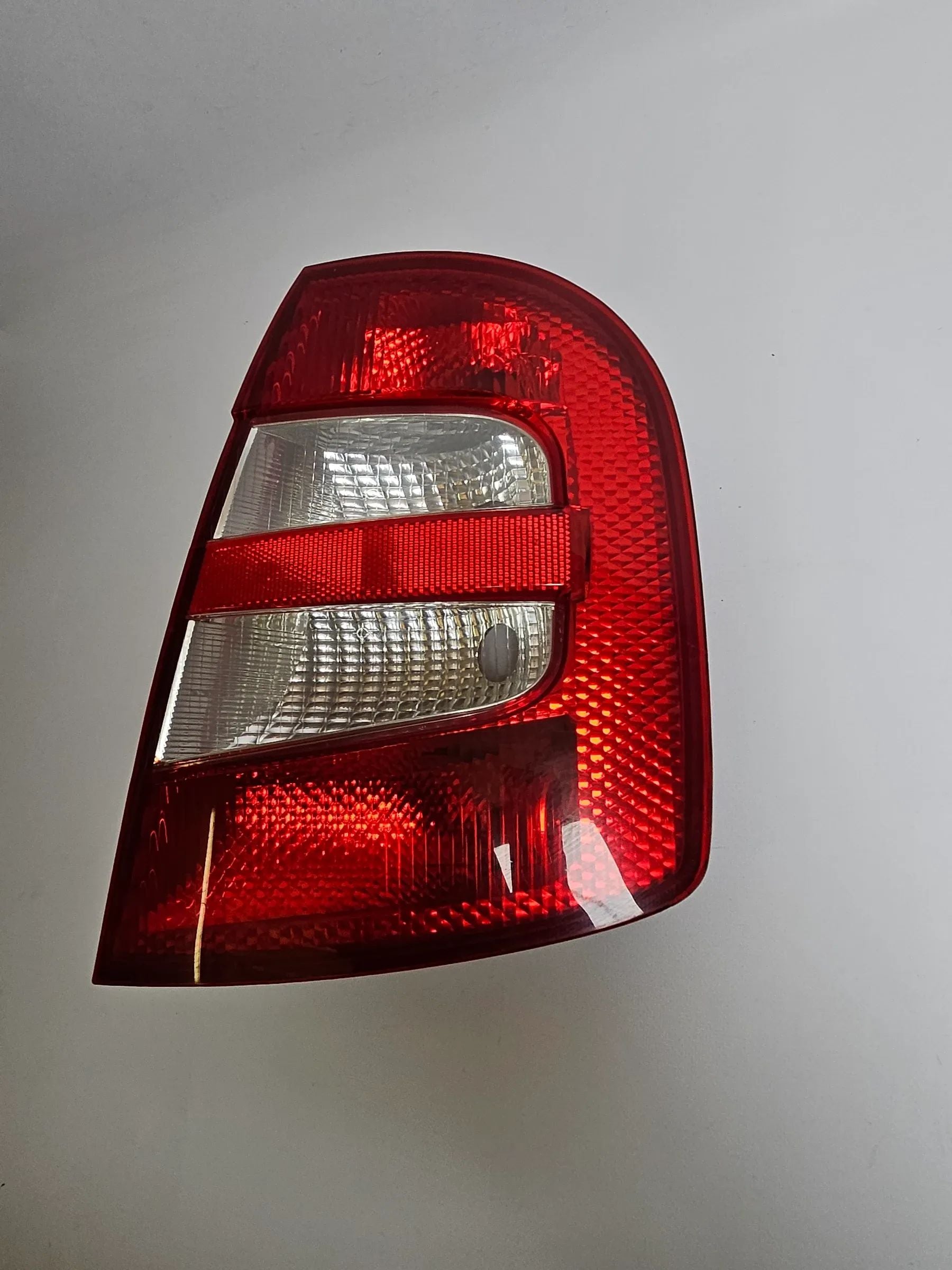 ORIGINALNA PRAWA LAMPA TYLNA SKODA FABIA (6Y2) 6Y6945096B 6Y6945112B