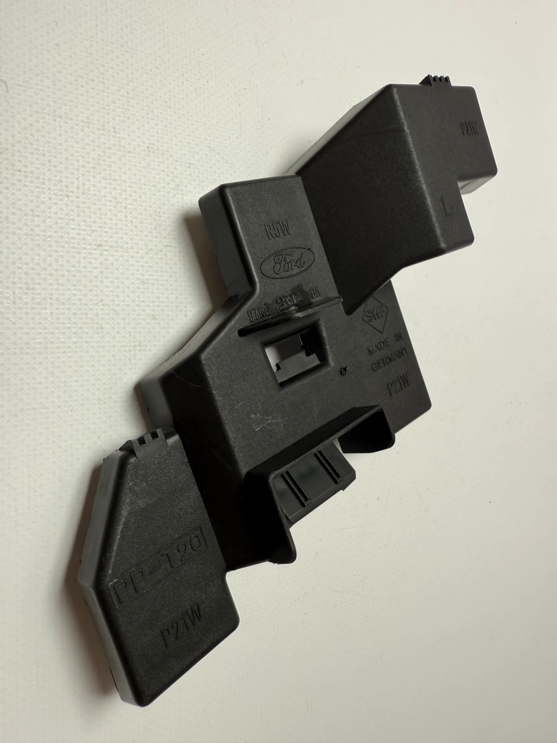 Oryginalny uchwyt lampy tylnej lewej Ford KA 97KG13N004BA