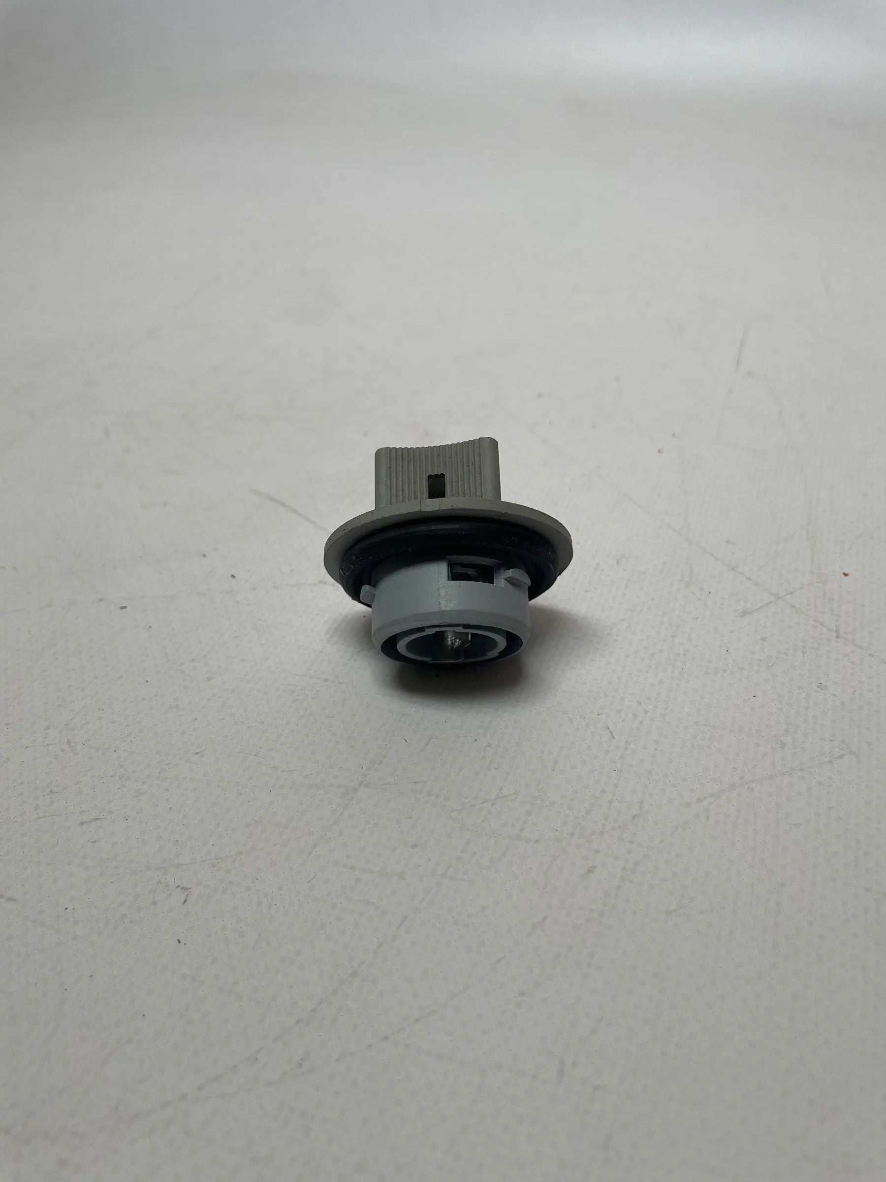 Original Ford Fiesta III 3 Courier Mazda 121(GFJ/DB) Lampenträger  B15F00870