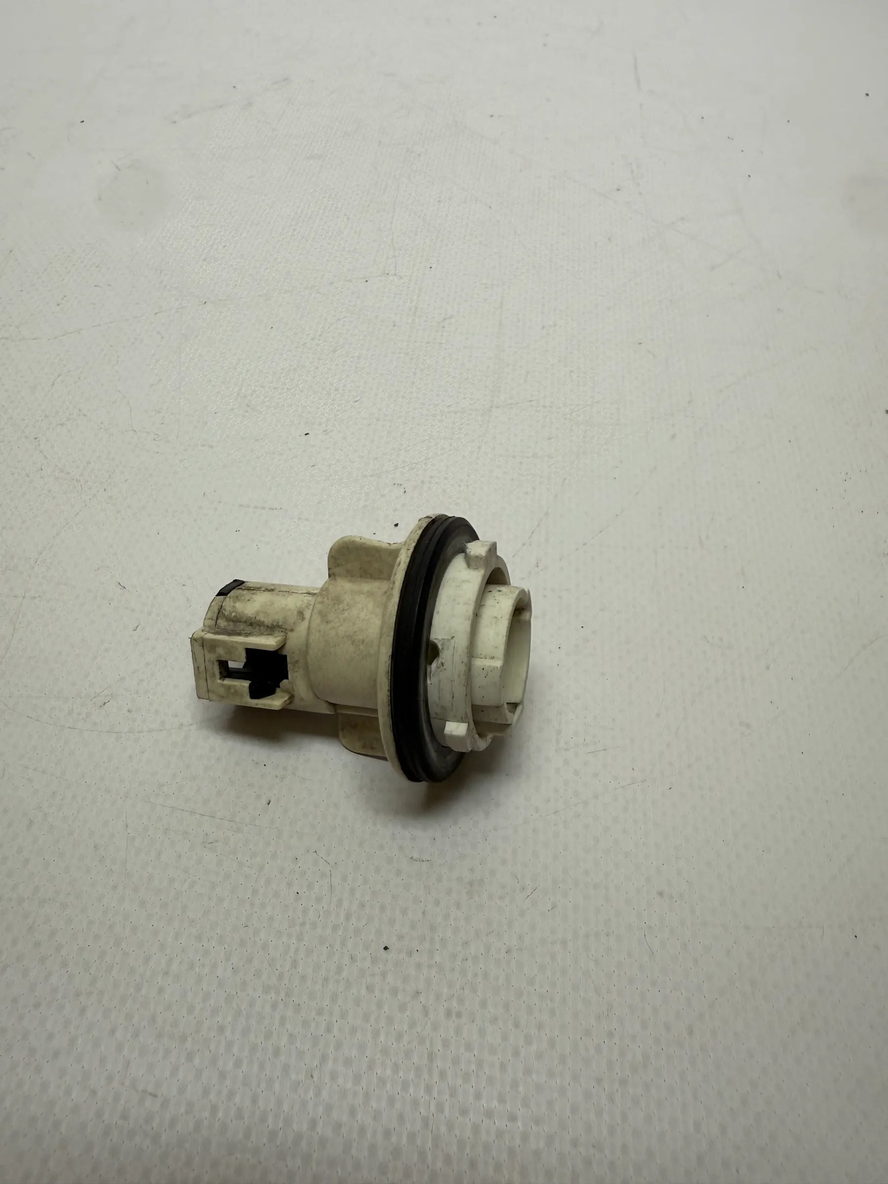 Original Nissan Micra III 3 (K12) Lampenträger Rechts Vorne 18A403B