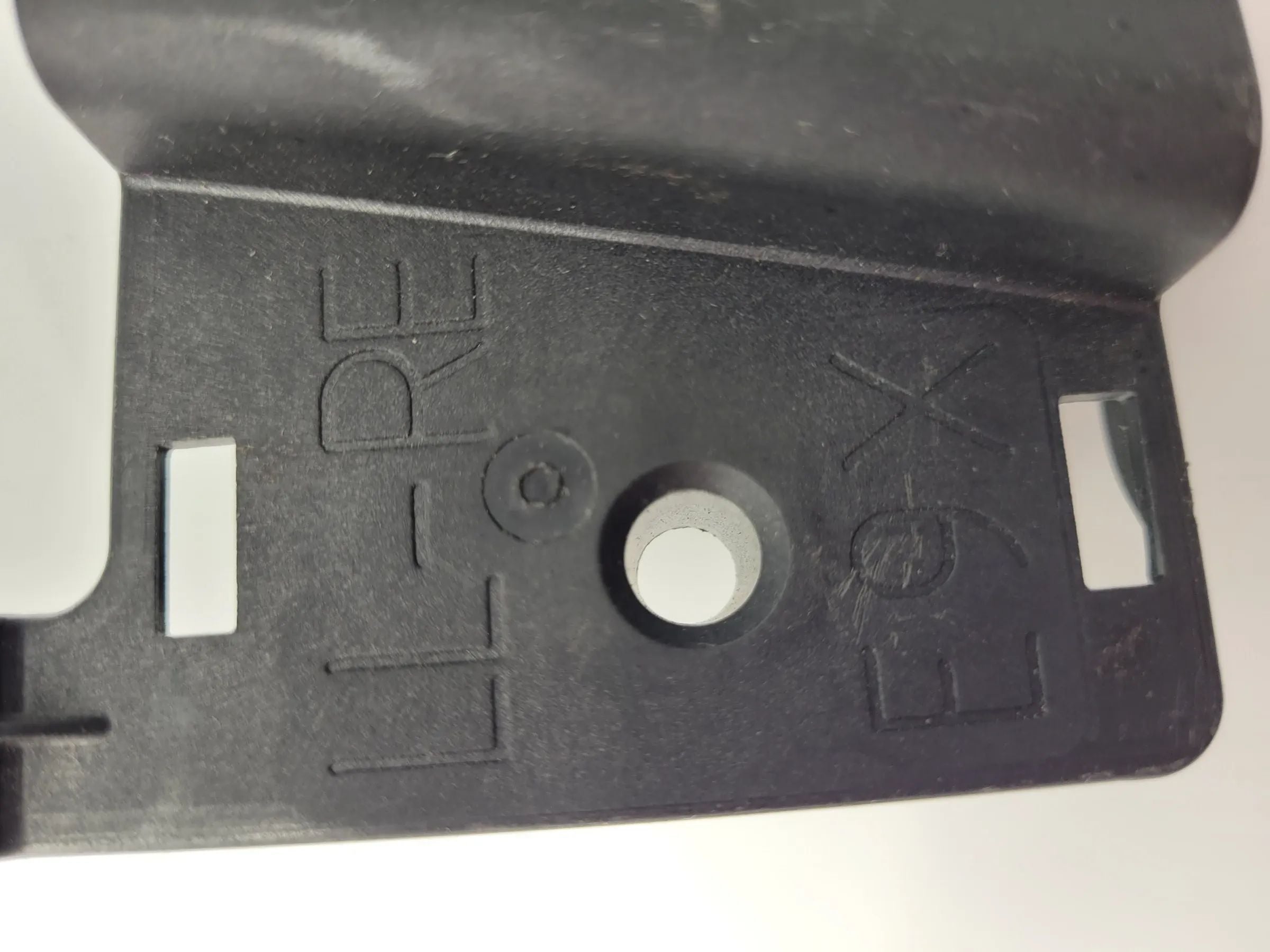 BMW 3er (E90/E91) Halter Halterung Techts 51167130690