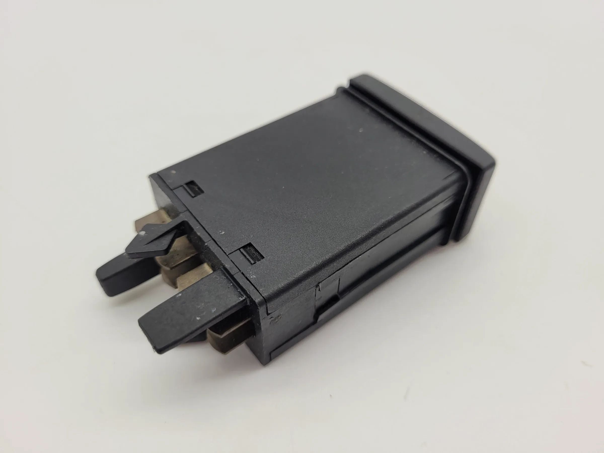 Original AUDI A4 (8D2/B5) Warnblinkschalter 8D0941509D