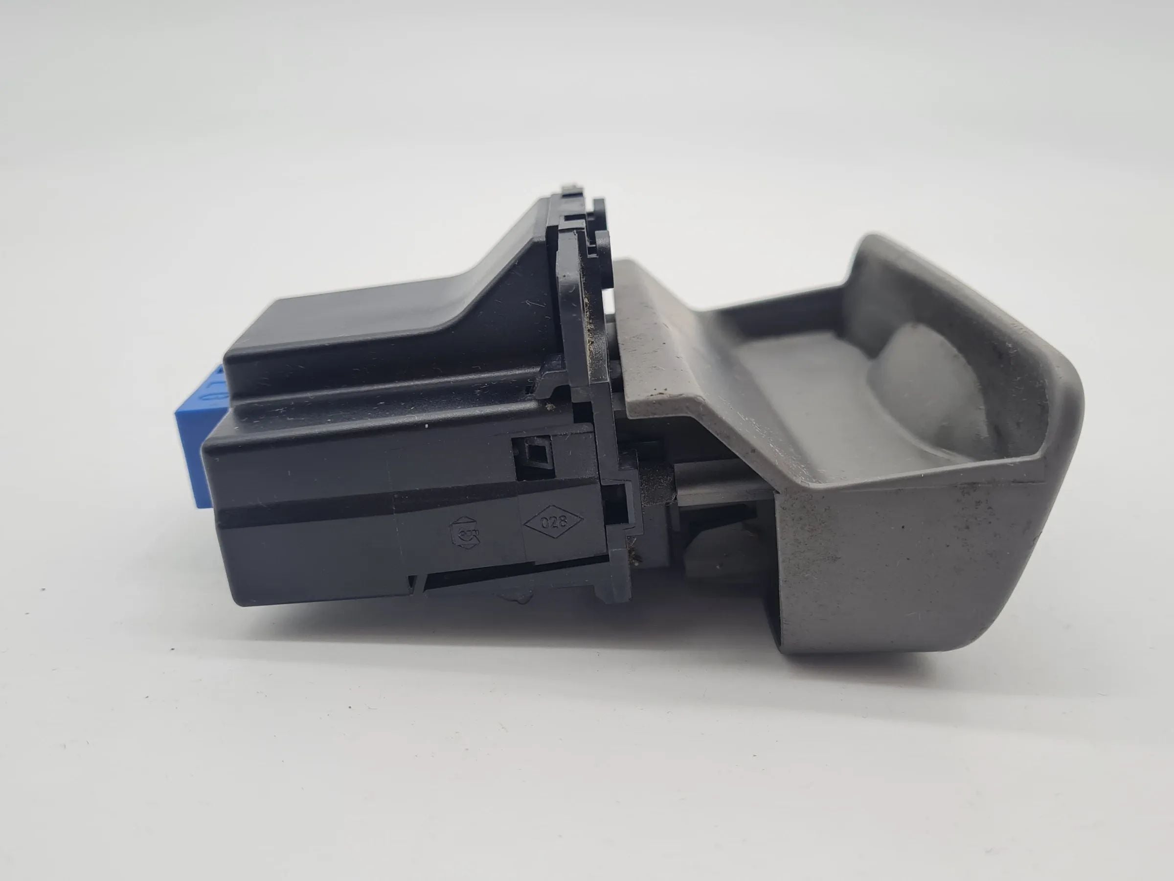 Renault Scenic II (JM0/1) Handbremse Schalter Elektrisch 8200270265