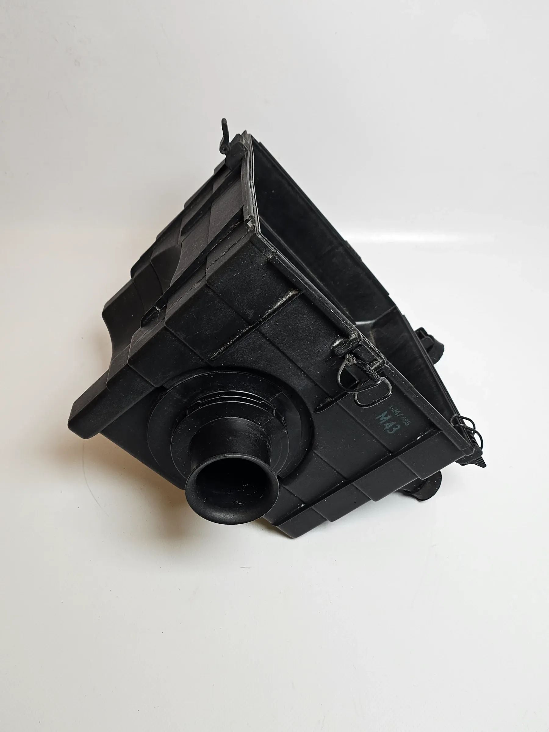Oryginalna dolna obudowa filtra powietrza BMW E36 M43 1247465