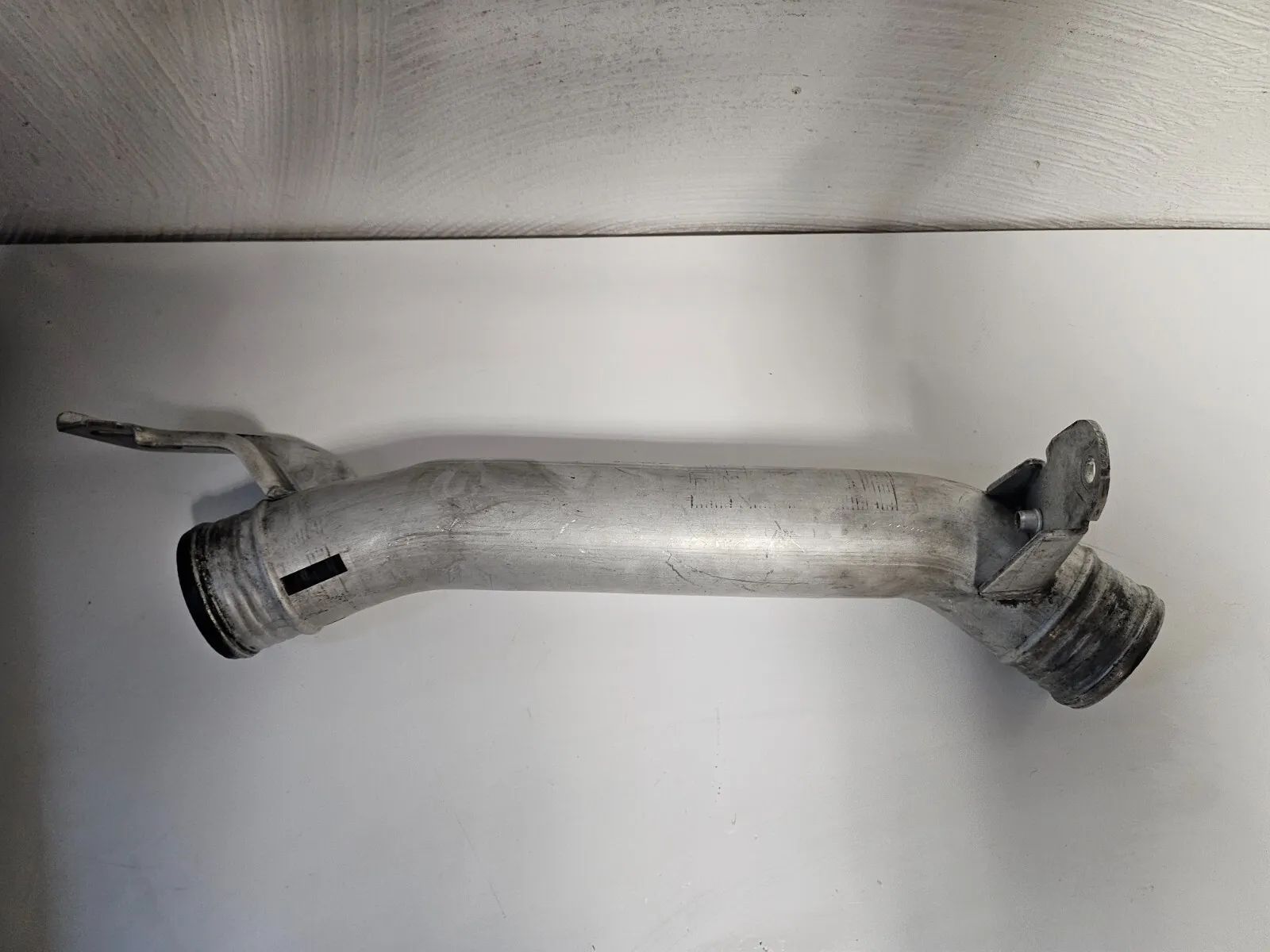 originele Ladeluchtbuis (31370060) voor Volvo V40 II vanaf 2015 - B4204TXY / D4204TXY