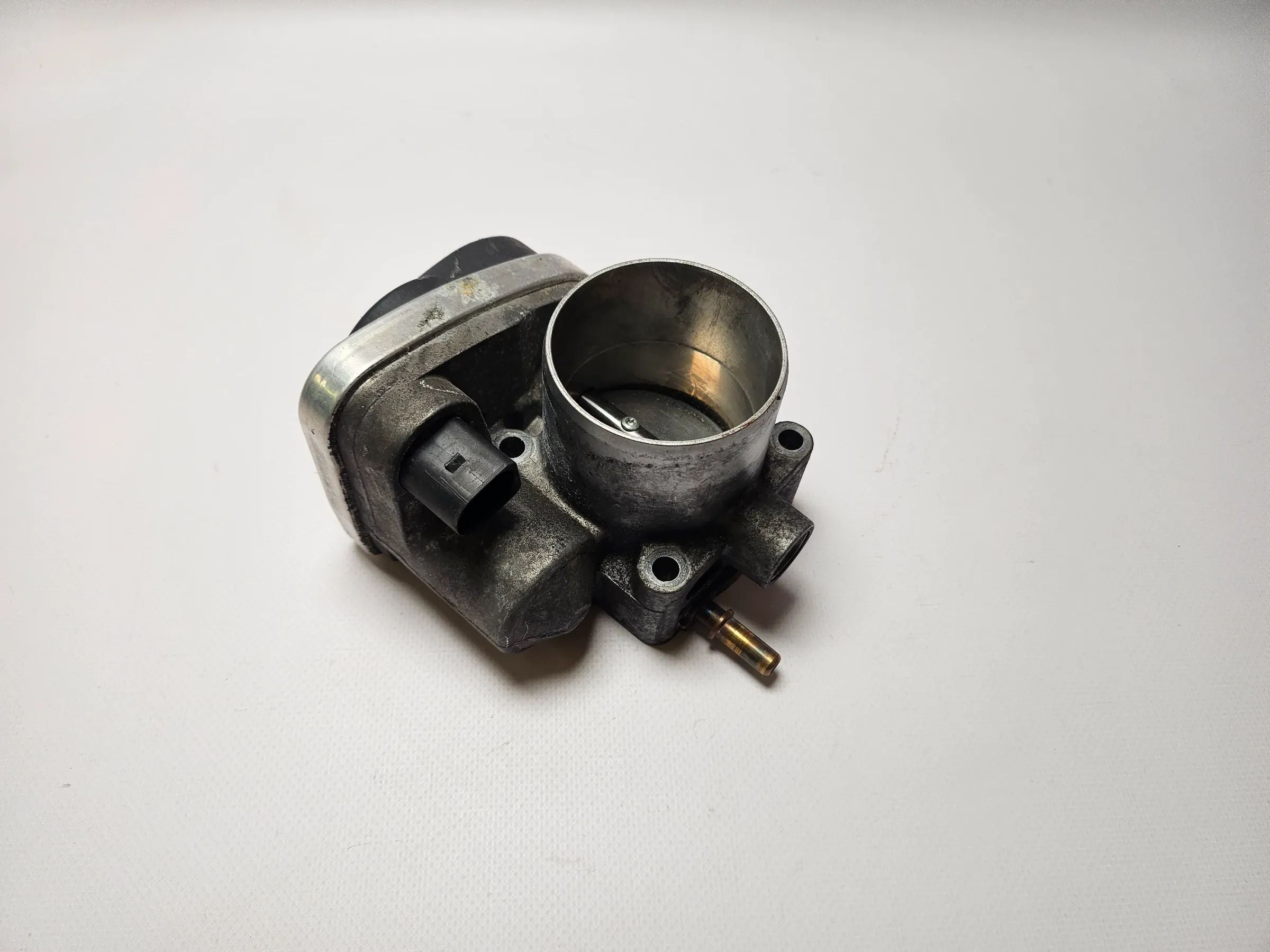 Original Renault Megane III 08-12 1.6 81KW throttle body K4M858 8200190230 