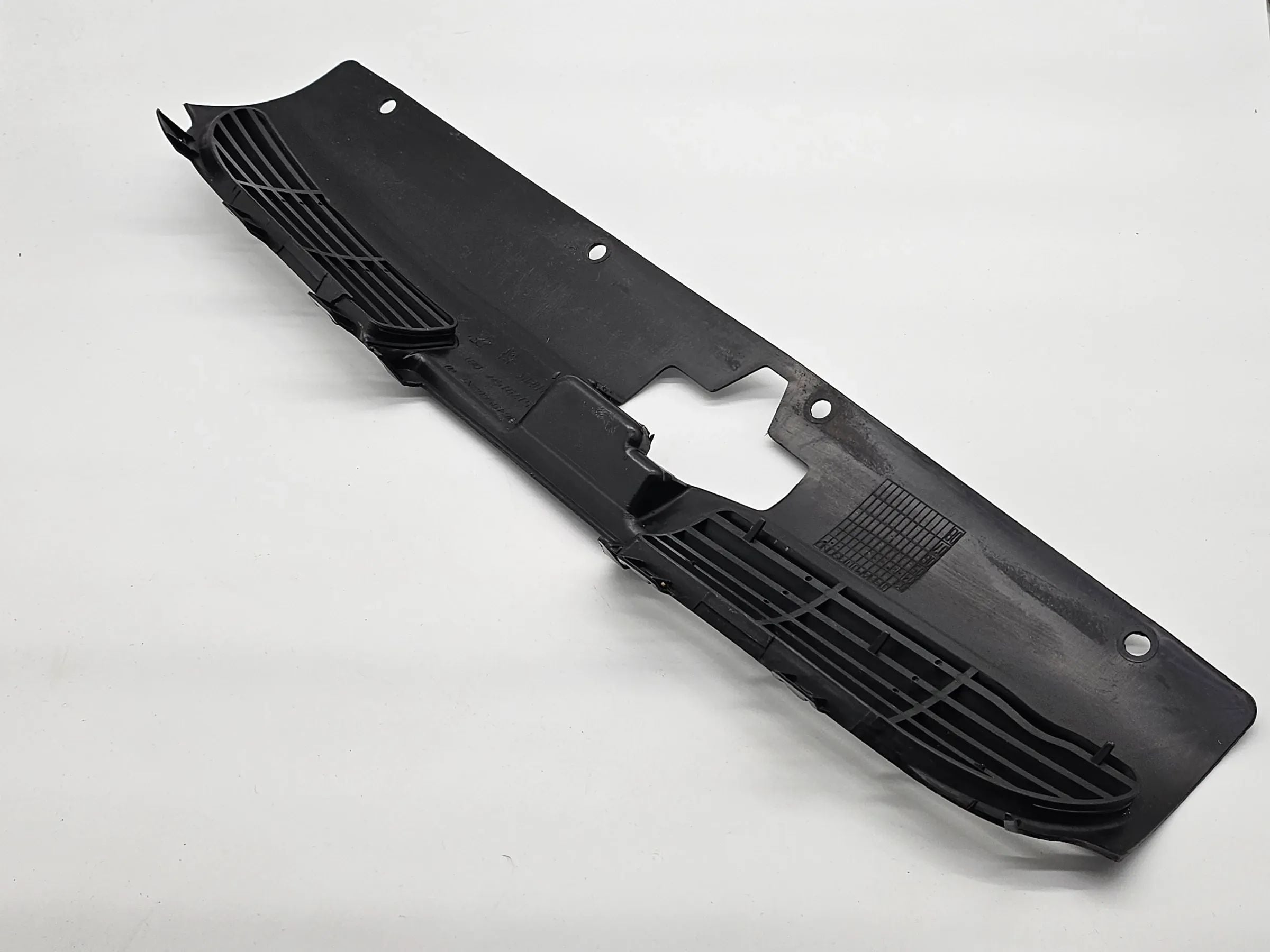 Оригинальная решетка радиатора Peugeot 206CC передняя 96495663XT