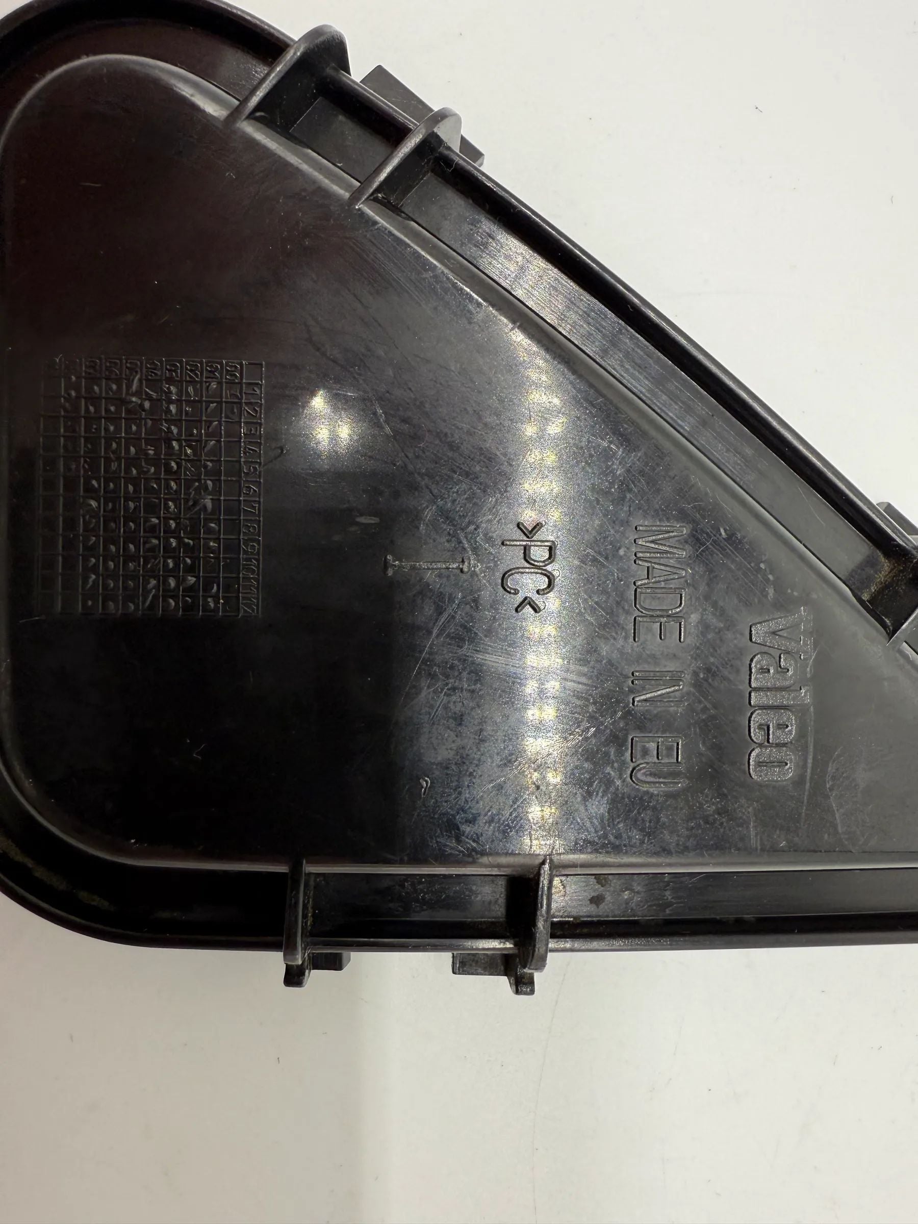 Oryginalna zaślepka reflektora lewa Seat Ibiza III (6L) 304451115