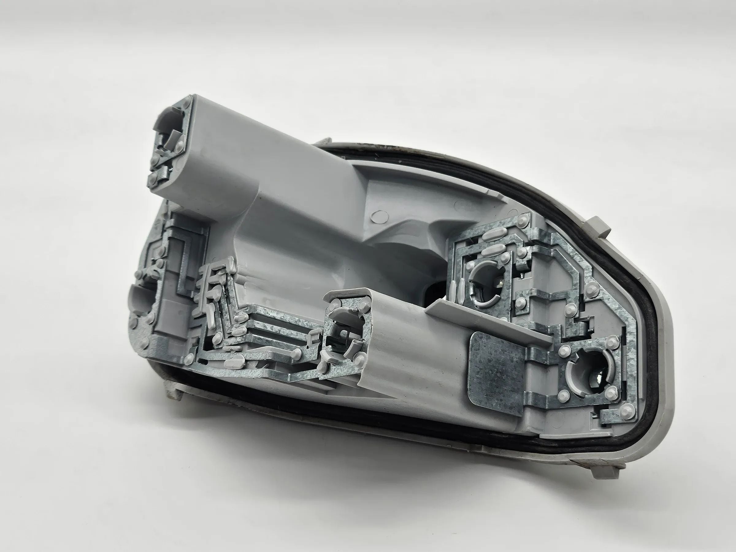 อะไหล่แท้ Seat Ibiza IV (6J,6P) ขายึดไฟท้ายซ้าย 6J4945257A