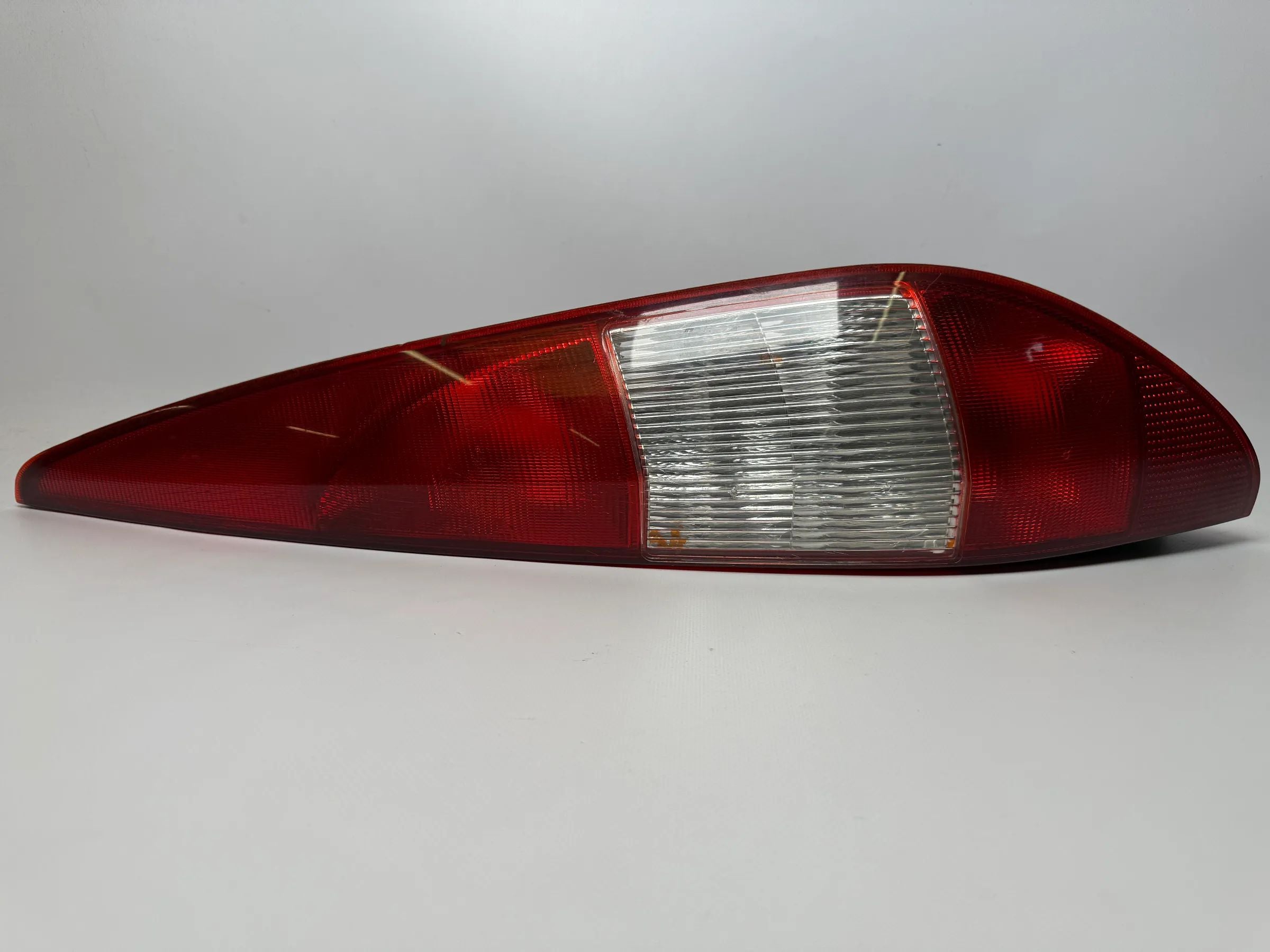 Oryginalne światło tylne prawe Ford Mondeo III (B5Y/BWY) 1S71-13404-C RH