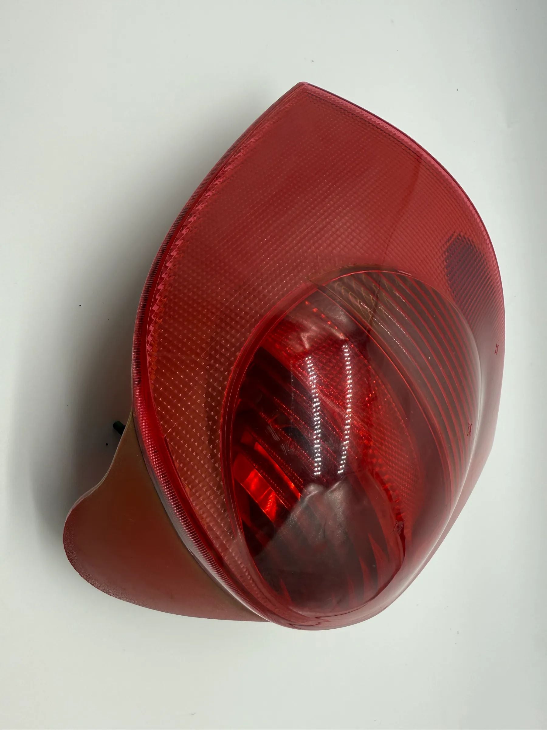 Original Renault Twingo I (CV06) rear light right D7700426320 