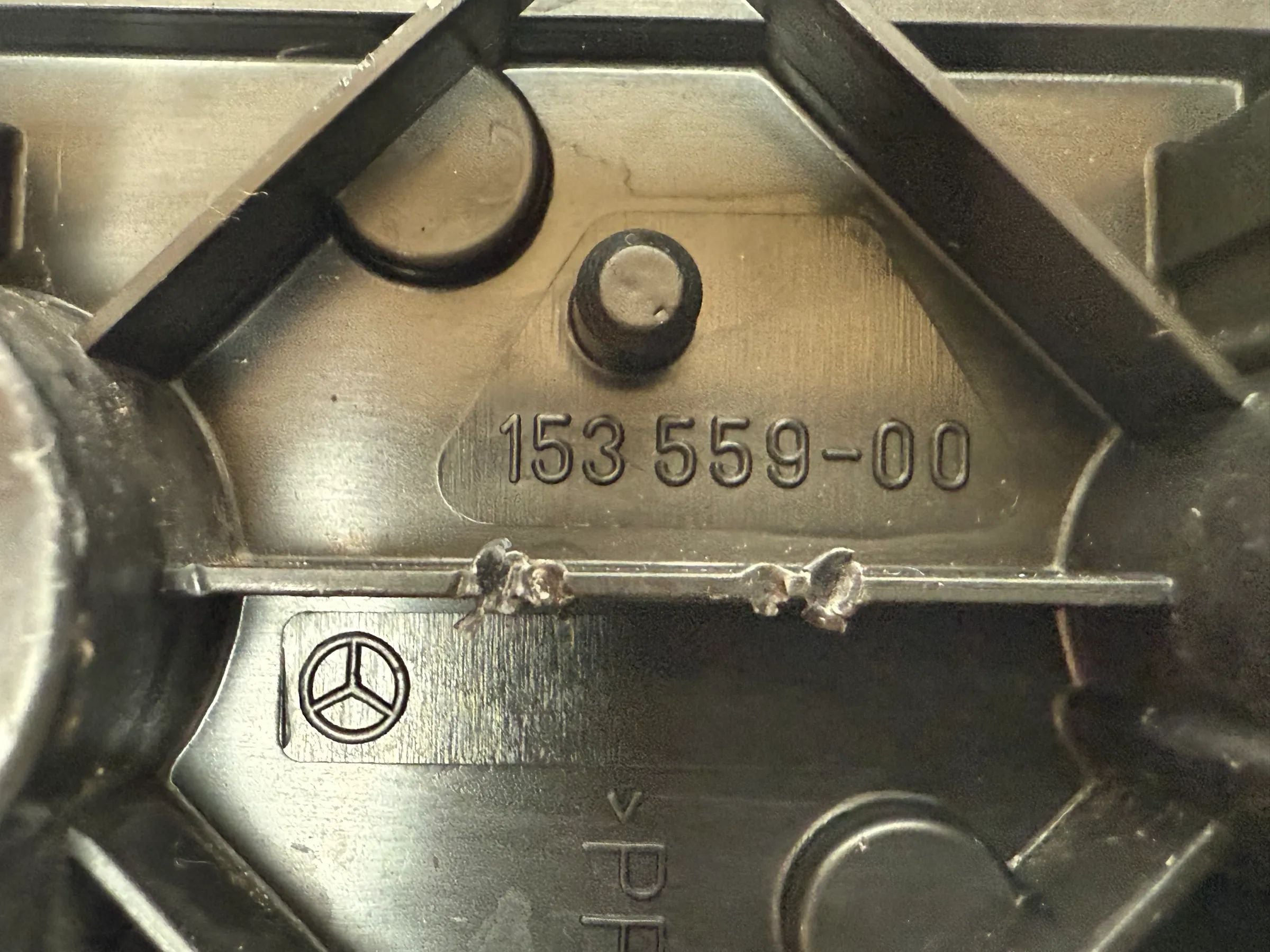 อะไหล่แท้ Mercedes-Benz C 220 T 153 559-00 ขายึดไฟท้าย ซ้าย/ขวา