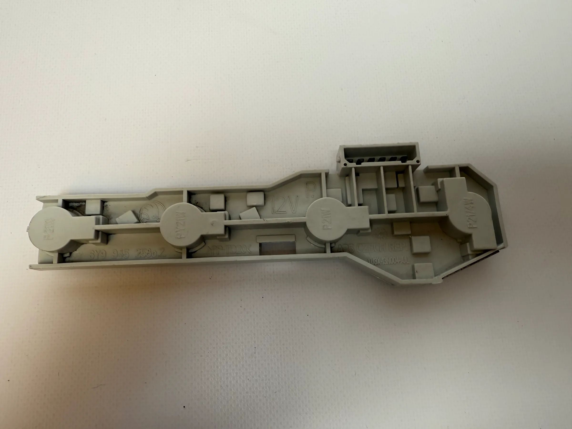 Original Skoda Fabia I 1 (6Y2/6Y3) Lampenträger Heckleuchte Rechts 6Y9945258