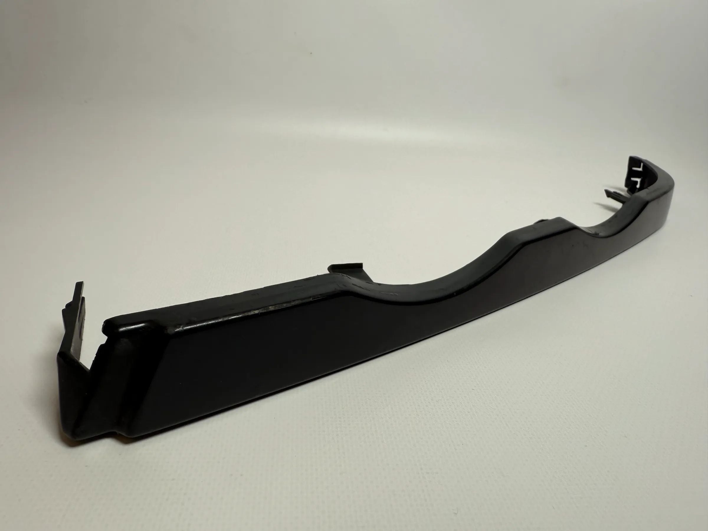 Oryginalna listwa dekoracyjna reflektora lewa BMW 3er E46 czarno-szara 51.13-8208481