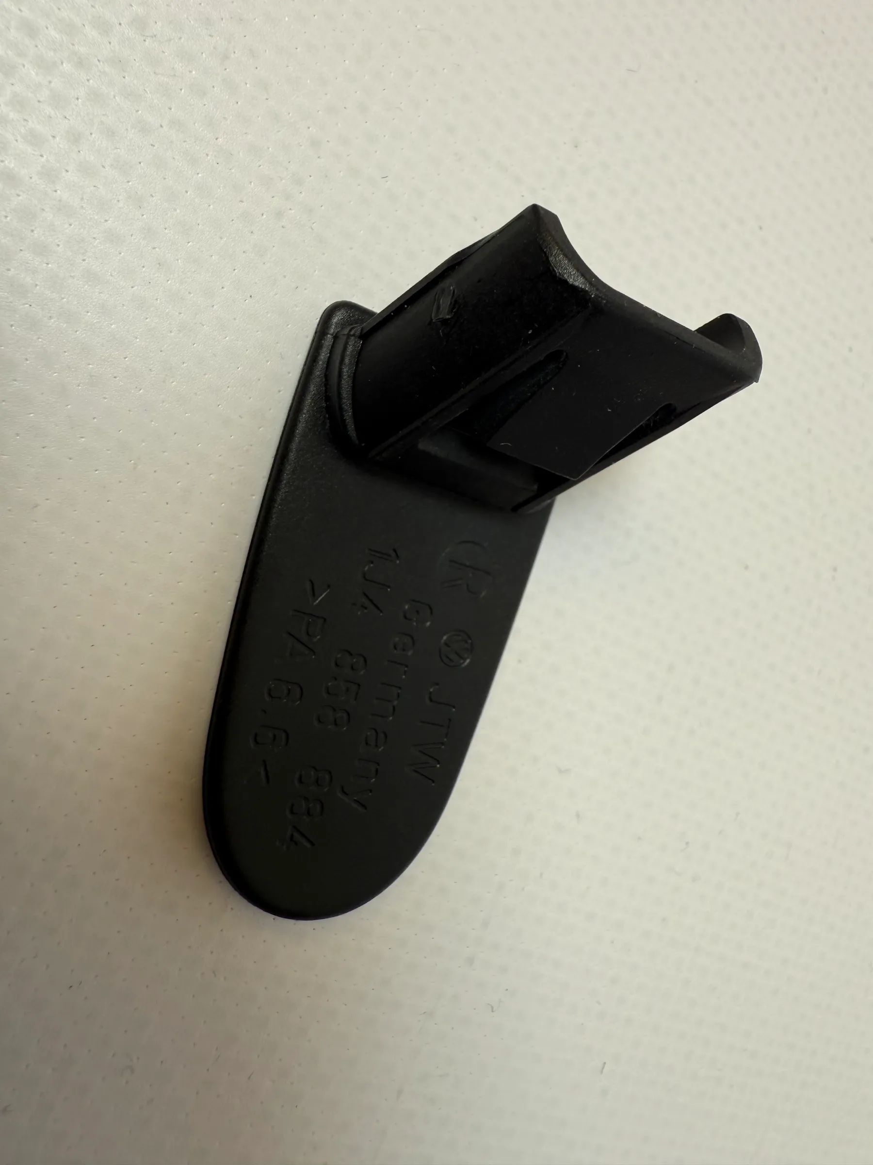 Oryginalny uchwyt pasa VW Golf 4 IV do bocznej osłony słupka C prawy 1J4858884