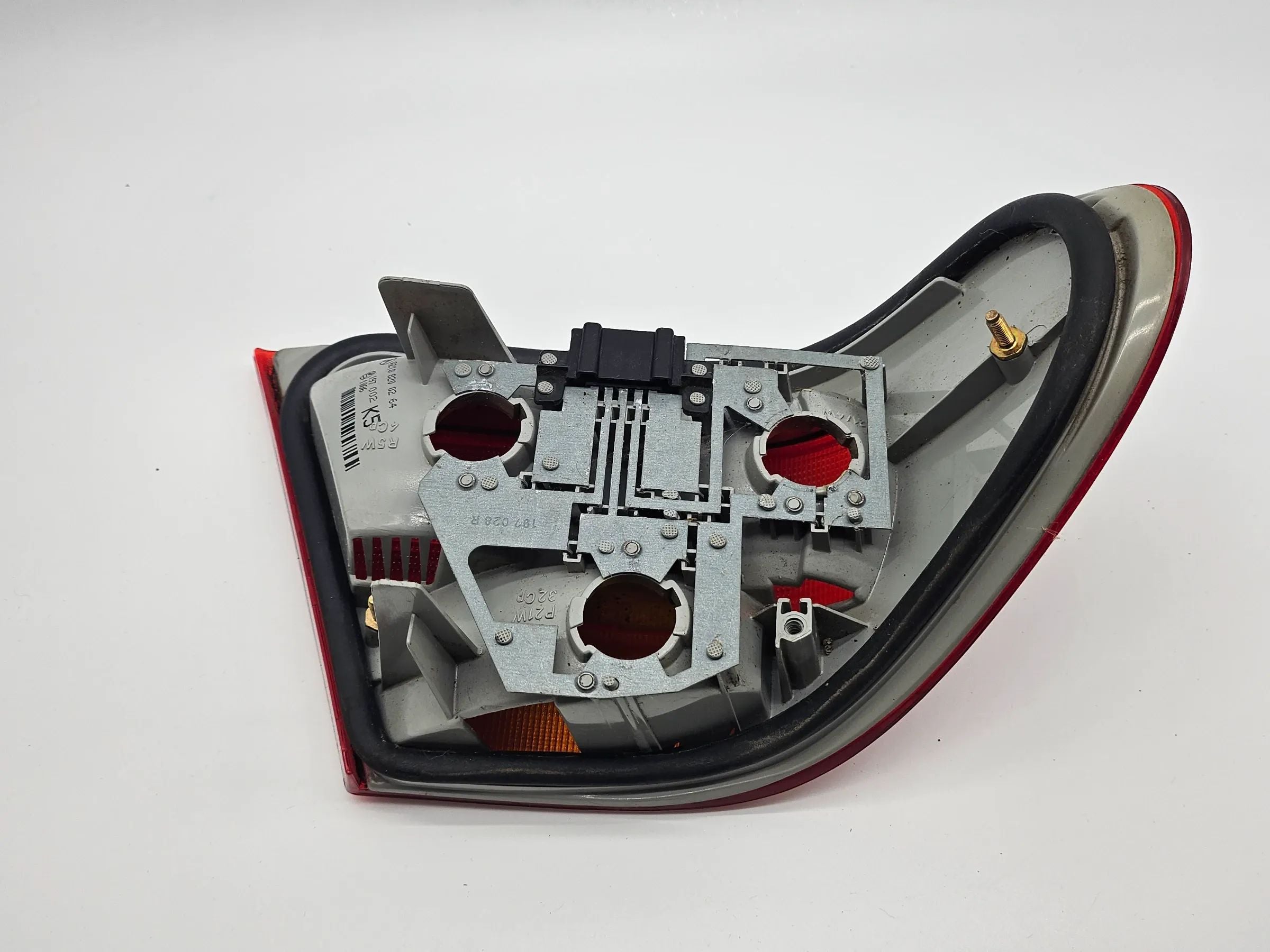 อะไหล่แท้ Mercedes-Benz E 200 210 ไฟท้ายขวาด้านนอก หมายเลข A2108200264